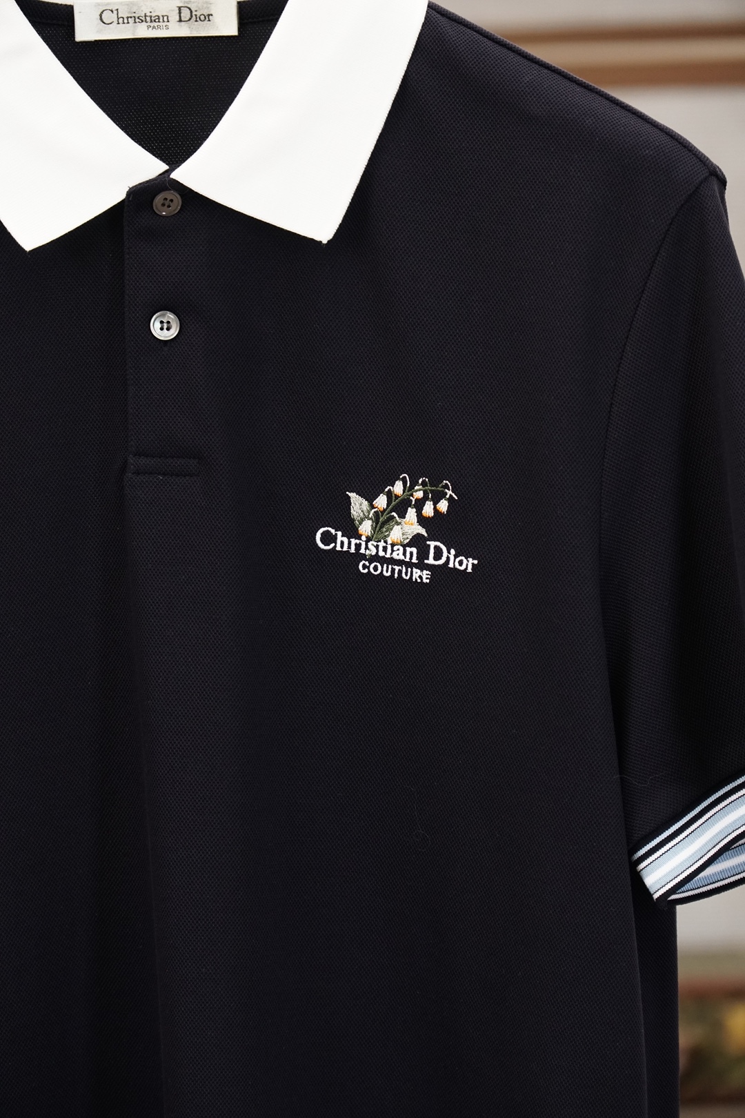 、DIOR 迪奥男士羊毛珠地Polo衫｜珠地肌理的儒雅进阶，甄选羊毛珠地面料，羊毛纤维赋予面料软糯亲肤的