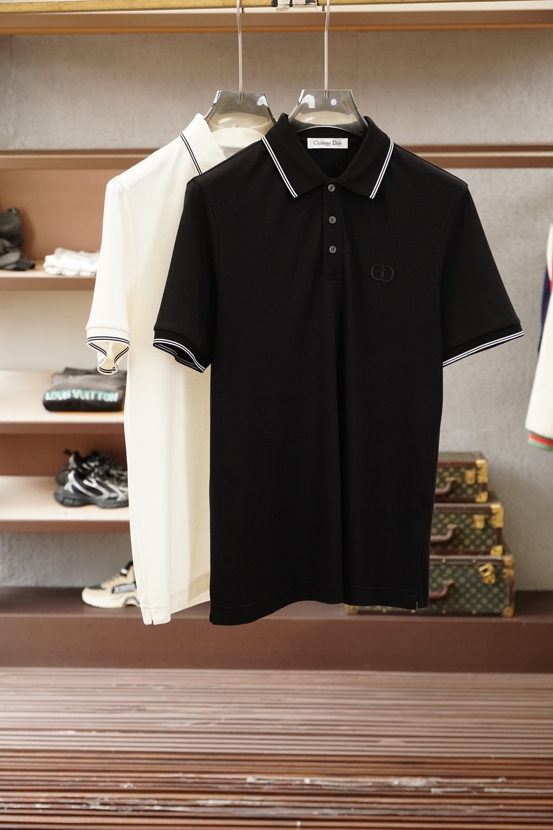 DIOR 迪奥/2026双面羊毛珠地 Polo 衫甄选双面羊毛珠地面料，羊毛的温润与珠地网眼的透气完美融