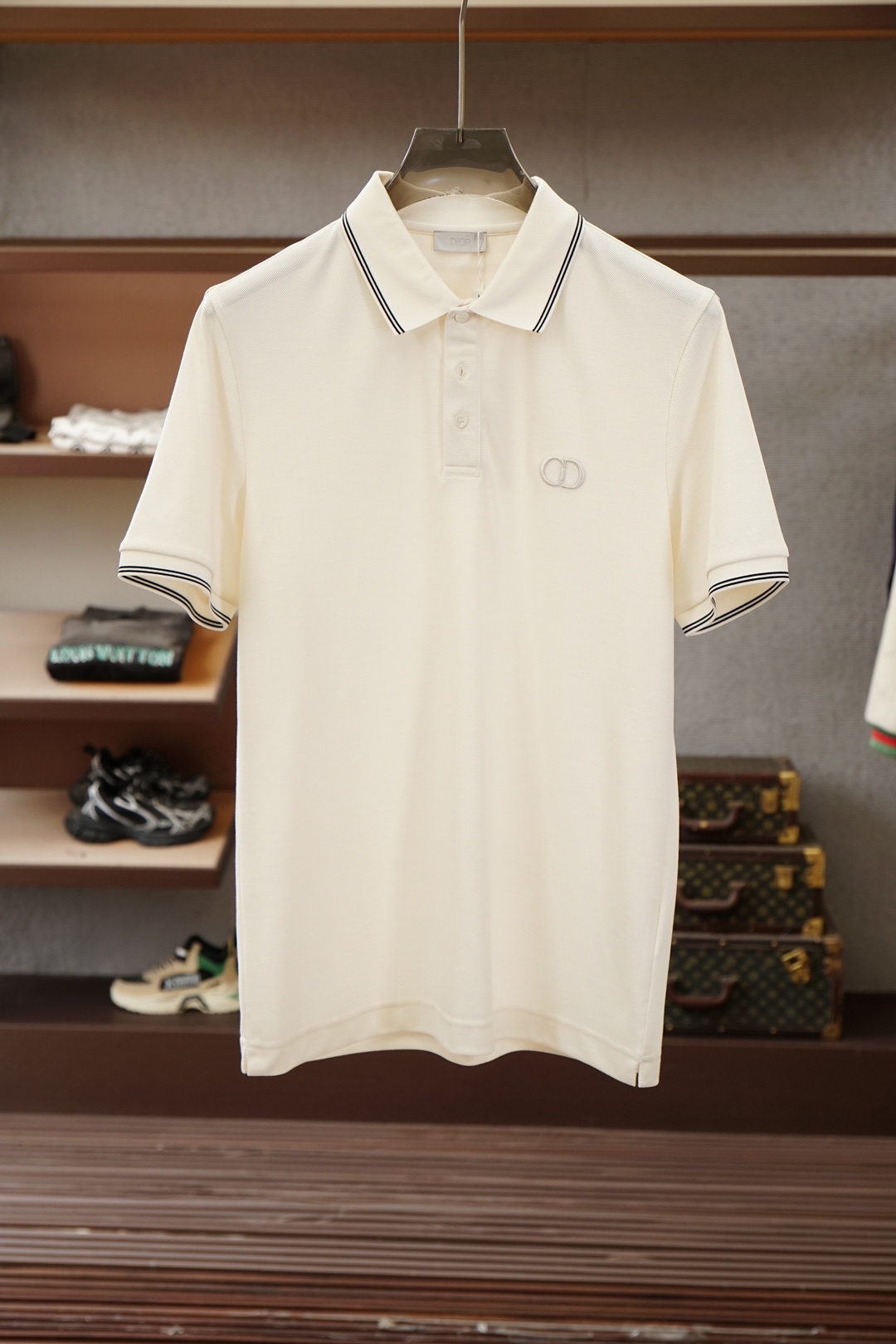 DIOR 迪奥/2026双面羊毛珠地 Polo 衫甄选双面羊毛珠地面料，羊毛的温润与珠地网眼的透气完美融