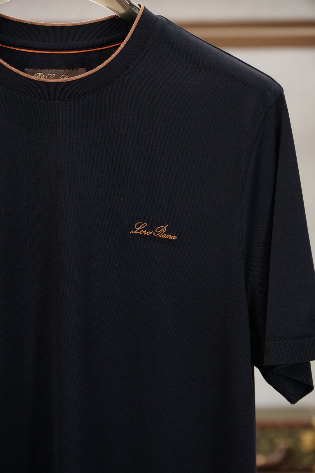 、loro Piana-lor* Pian* 诺U翩然莱赛尔平纹起脚圆领T恤甄选天然木源莱赛尔纤维，以平