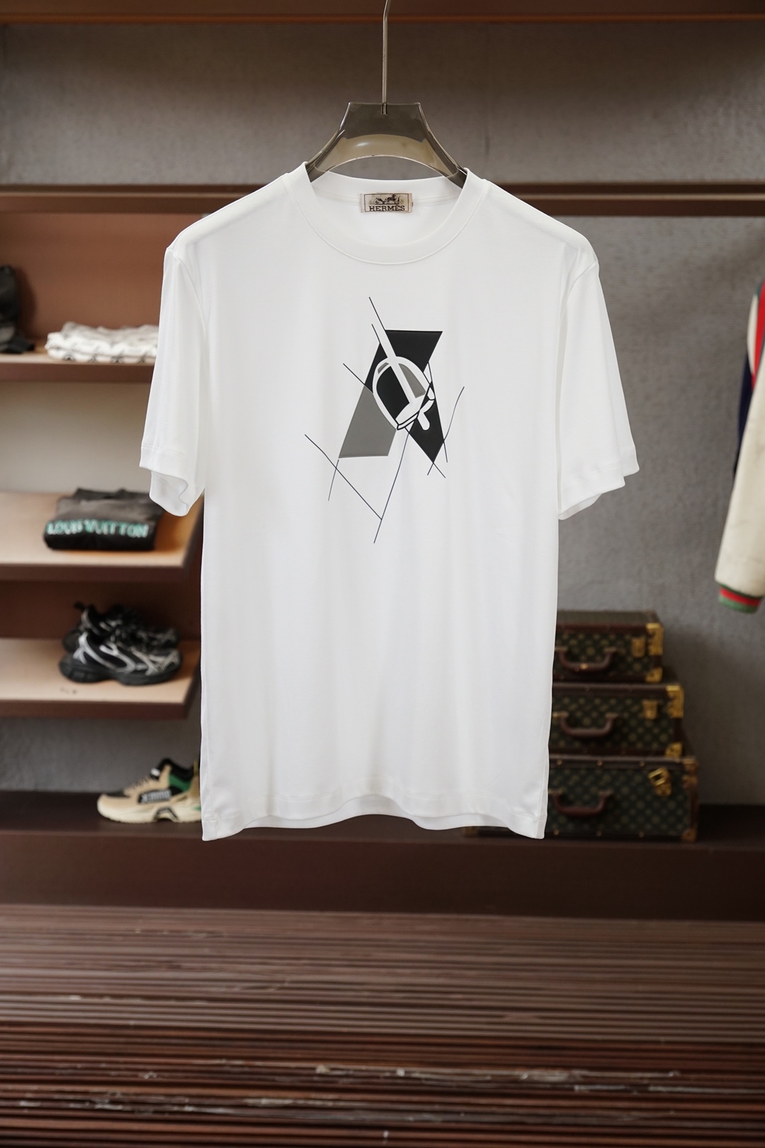 ，Hermes/爱马仕 丝光双面针织，一件解锁双面质感精选丝光双面面料，正面细腻光润如绸，反面柔糯亲肤似