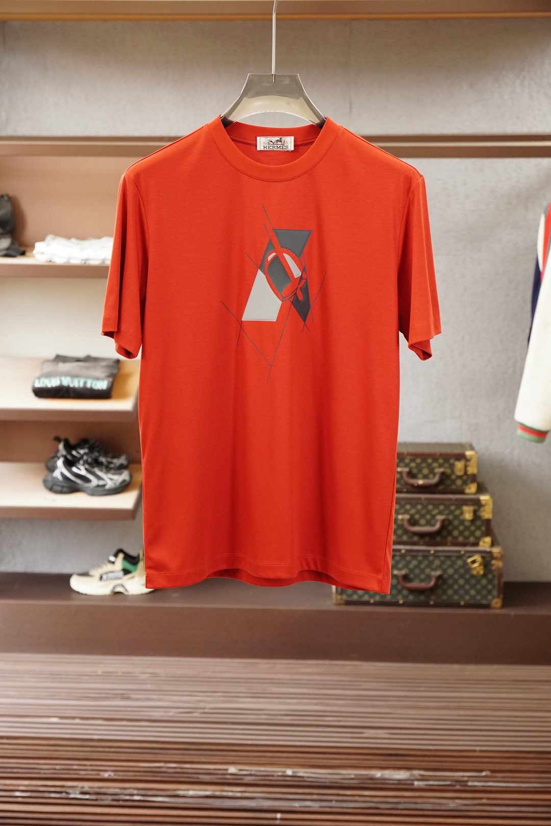 ，Hermes/爱马仕 丝光双面针织，一件解锁双面质感精选丝光双面面料，正面细腻光润如绸，反面柔糯亲肤似