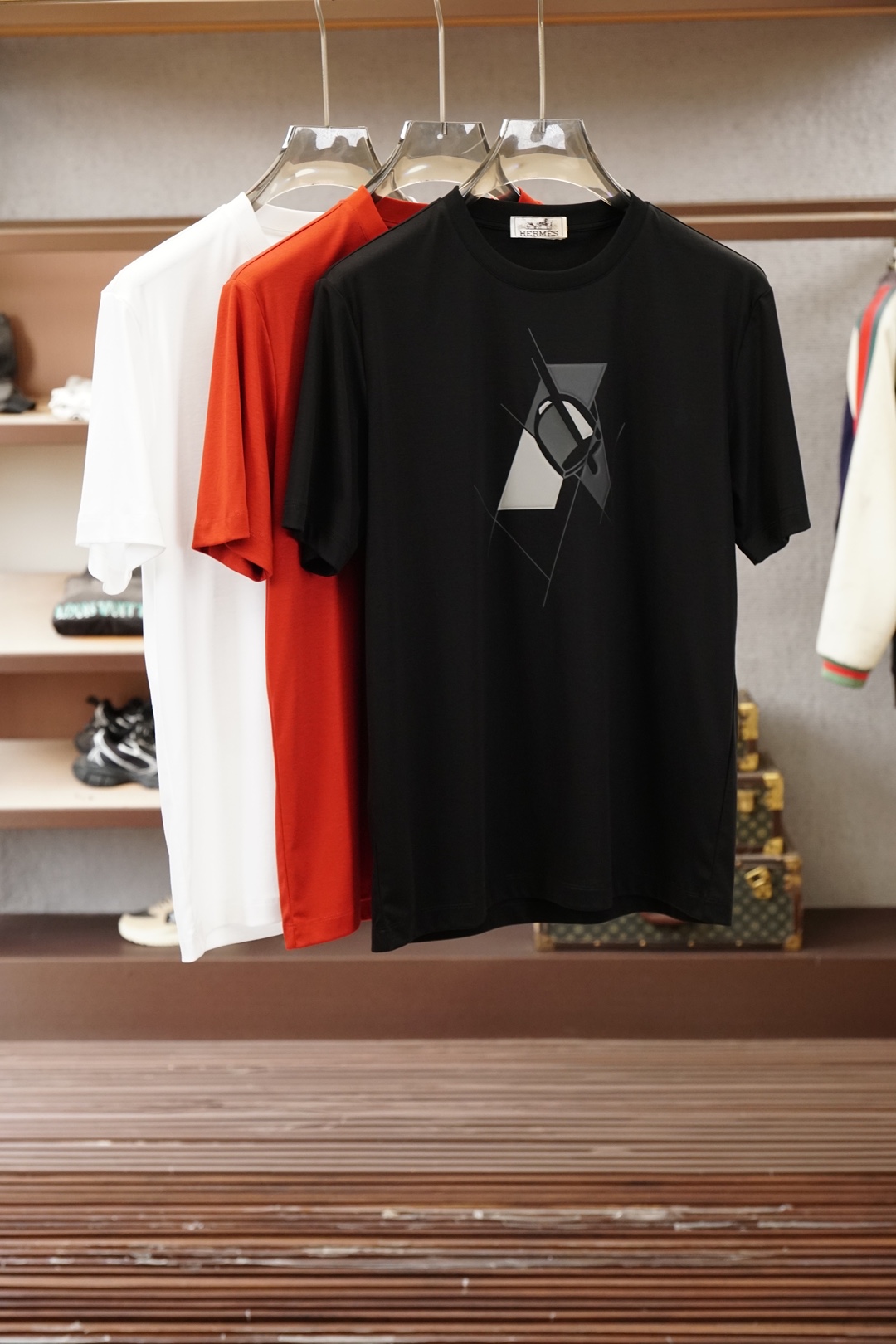 ，Hermes/爱马仕 丝光双面针织，一件解锁双面质感精选丝光双面面料，正面细腻光润如绸，反面柔糯亲肤似
