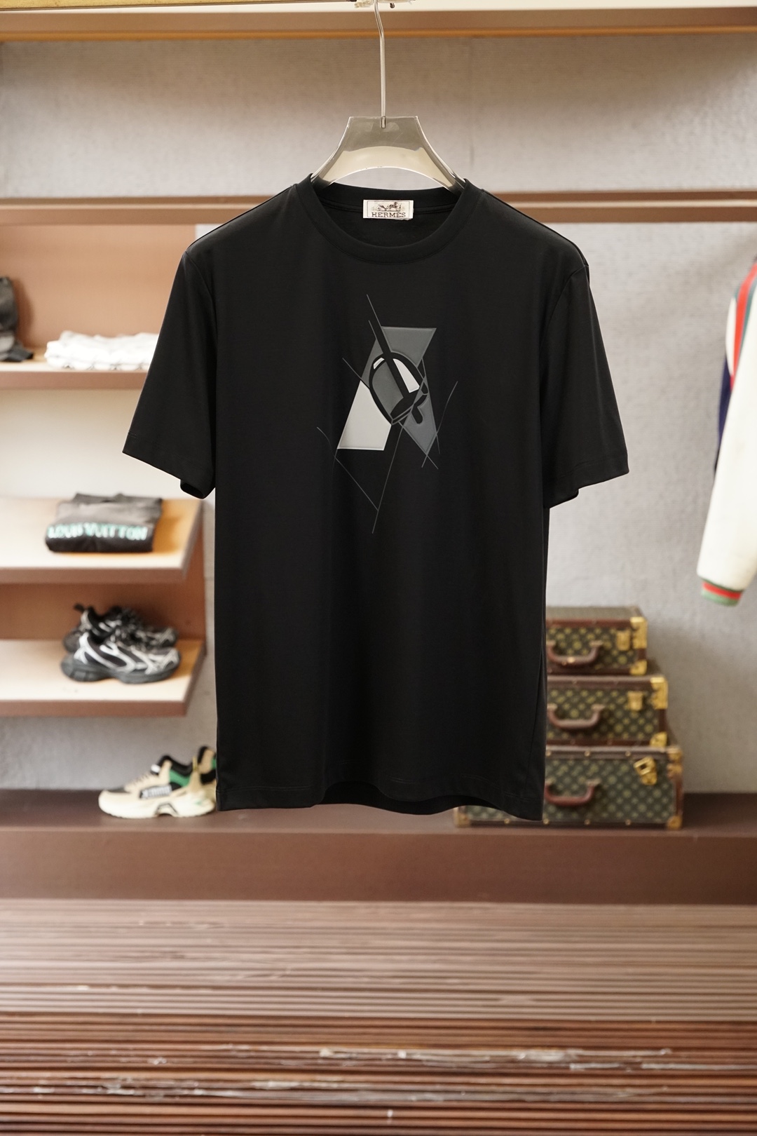 ，Hermes/爱马仕 丝光双面针织，一件解锁双面质感精选丝光双面面料，正面细腻光润如绸，反面柔糯亲肤似