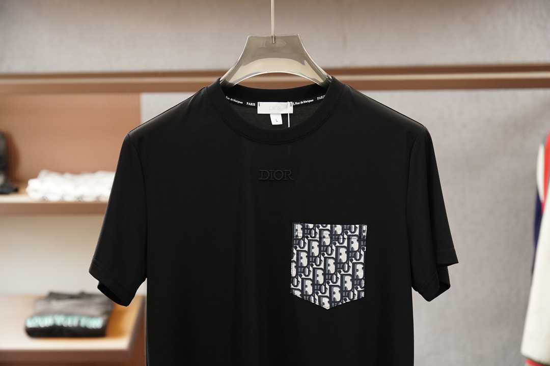 Dior迪奥-🔥时尚薄款休闲外套短裤套装 采用客供高密度纯棉材质面料，软糯亲肤，抗皱立挺有型，品牌字母l