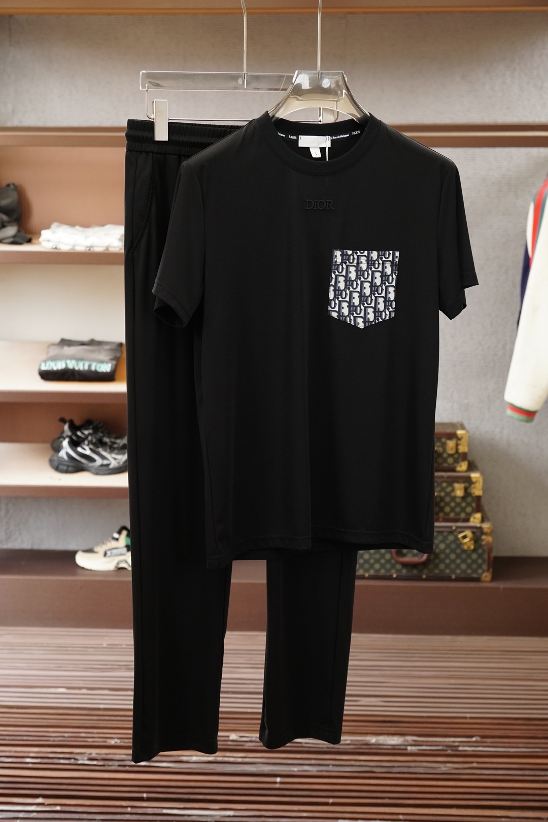 Dior迪奥-🔥时尚薄款休闲外套短裤套装 采用客供高密度纯棉材质面料，软糯亲肤，抗皱立挺有型，品牌字母l