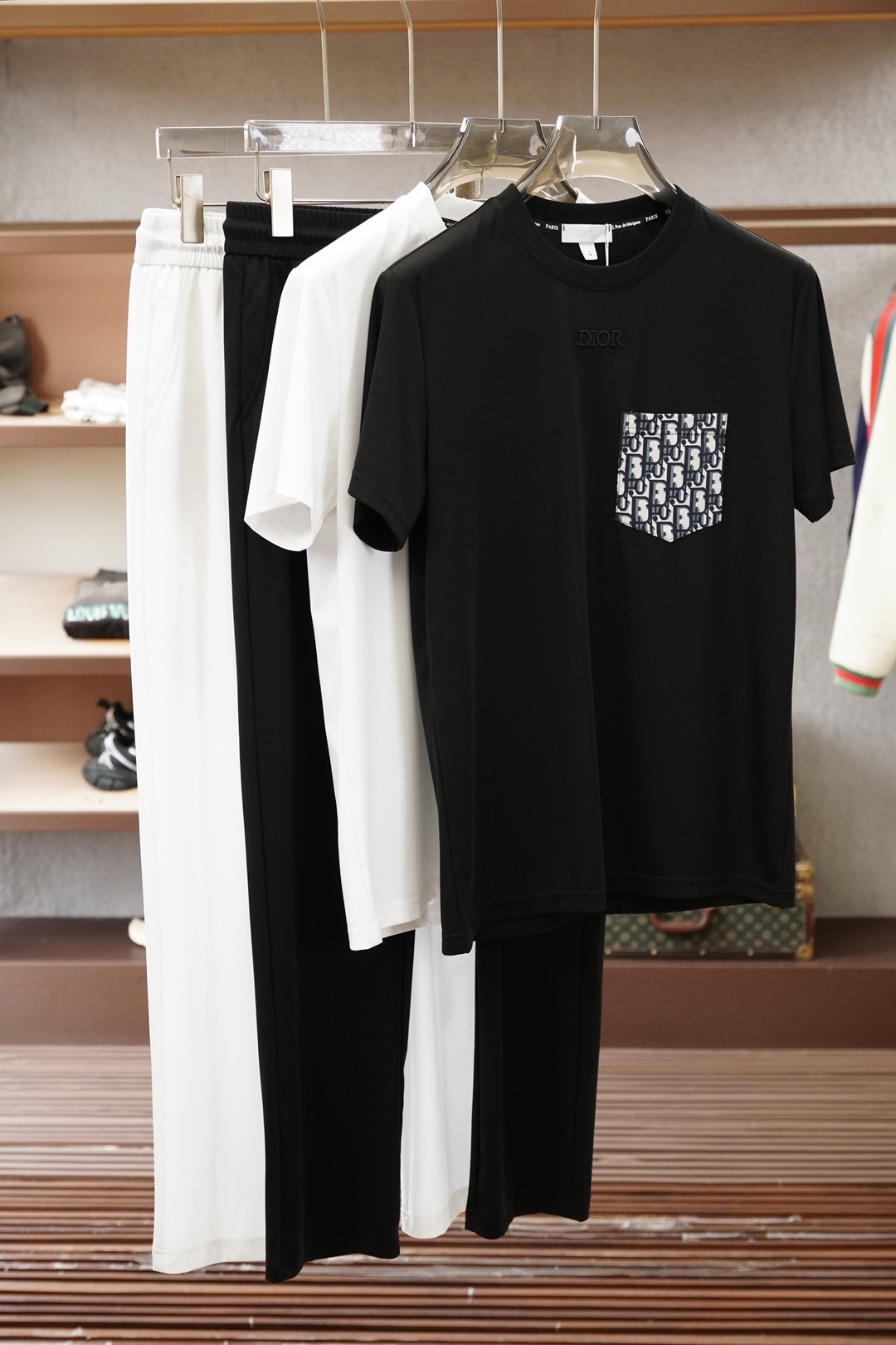 Dior迪奥-🔥时尚薄款休闲外套短裤套装 采用客供高密度纯棉材质面料，软糯亲肤，抗皱立挺有型，品牌字母l