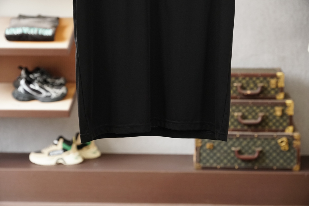 loro Piana-🔥时尚薄款休闲外套短裤套装 采用客供高密度纯棉材质面料，软糯亲肤，抗皱立挺有型，品
