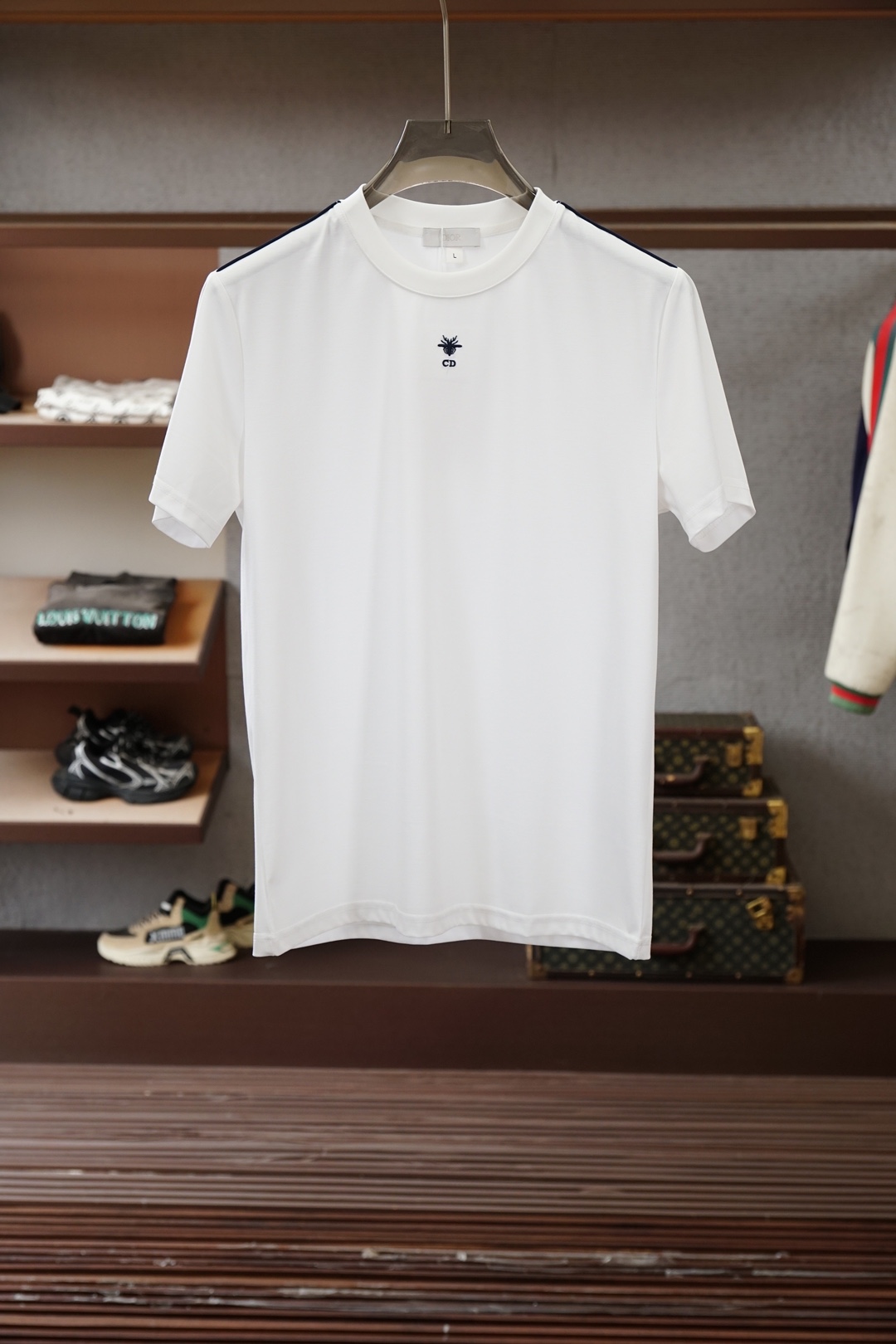 Dior迪奥/🔥时尚薄款休闲外套短裤套装 采用客供高密度纯棉材质面料，软糯亲肤，抗皱立挺有型，品牌字母l