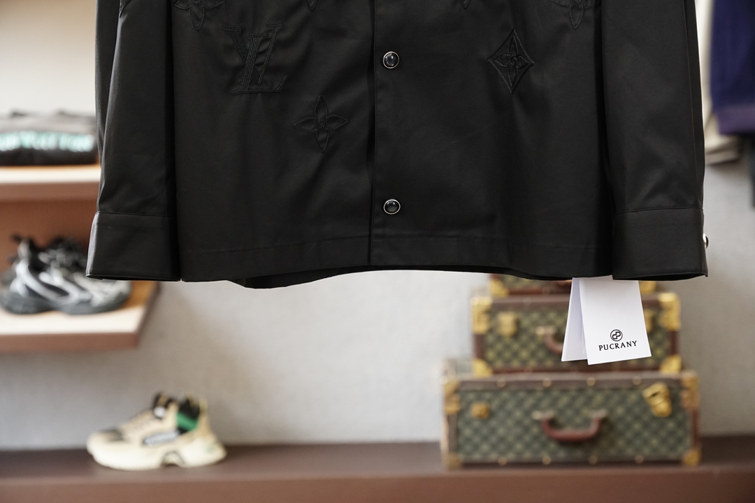 LV，2026🔥🔥春夏新款时尚休闲商务立领夹克外套 高端品质、版型面料五金都是专柜1:1定制，透气舒适合