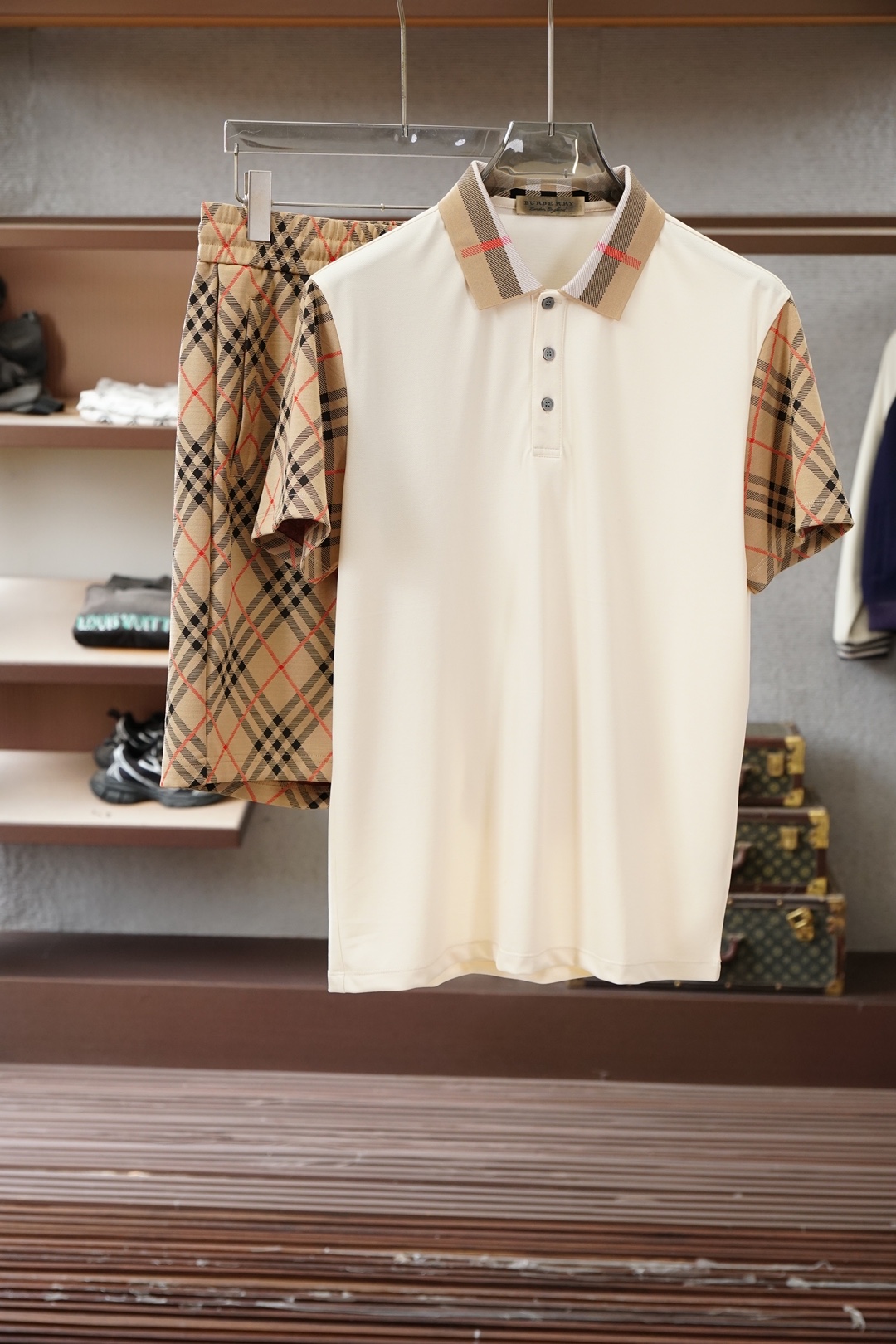 NO:774025,Burberry's fashionable thin casual shorts suit is made of customer-supplied high-density cotton fabric, which is soft and skin-friendly, anti-wrinkle and upright. It has the brand's letter logo and a full sense of fashion. It is suitable for a variety of styles; a jacket that is suitable for any age. Sizes M-XX XL,,,burberry,shorts,jackets & coats,19860909巴宝莉 时尚薄款休闲短裤套装 采用客供高密度纯棉材质面料,软糯亲肤,抗皱立挺有型,品牌字母logo,满满的时尚感；适合多种穿搭风格；一款不挑年纪的外套LZ 码数M-XX XL,,,burberry,shorts,jackets & coats,,Men's clothing