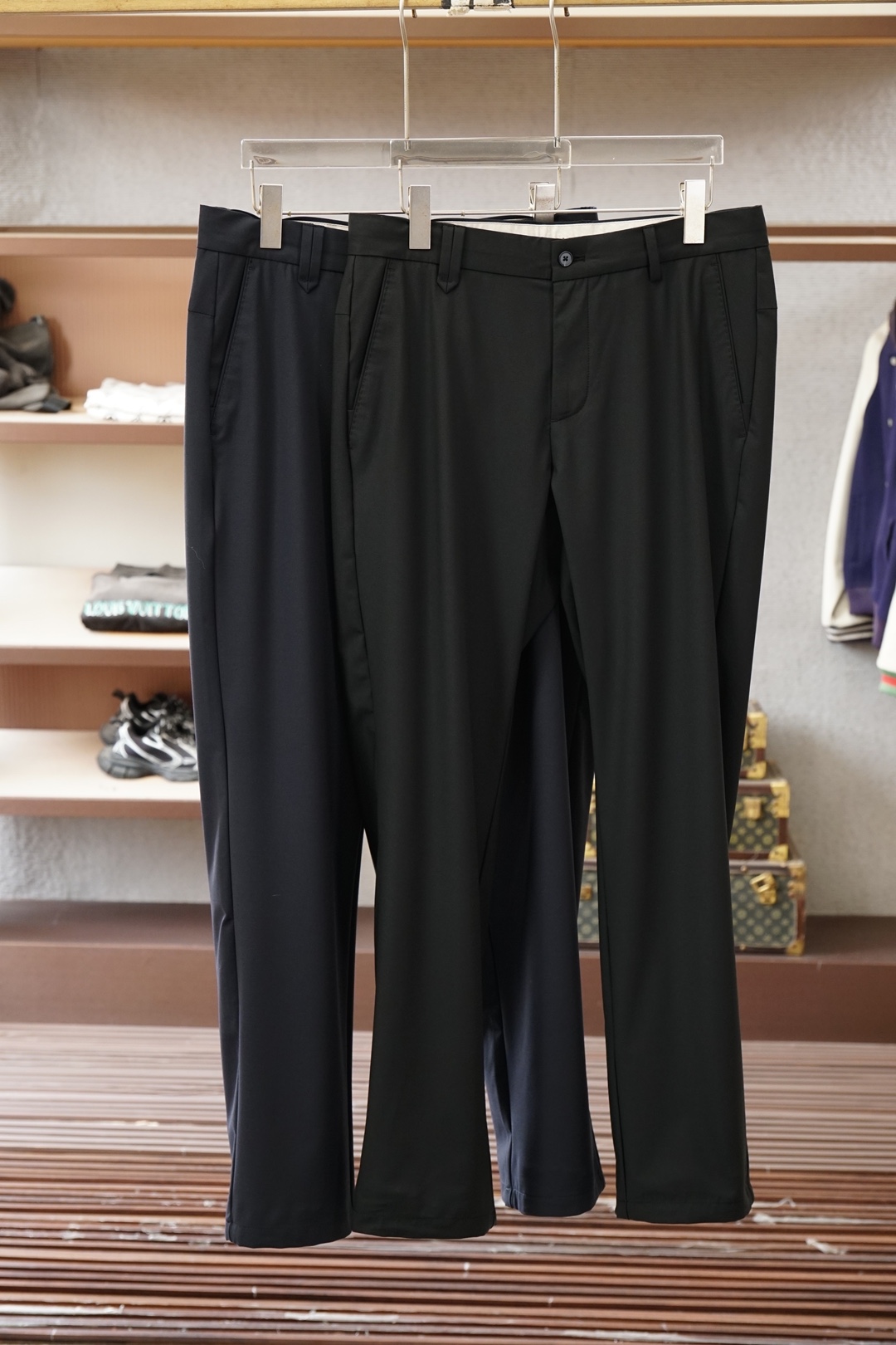 NO:776442,LP-2026 summer ultra-thin trousers/high quality should be pursued - SS new products are now on the market. Quality craftsmanship design and tailoring. Selected and customized high-end long-staple cotton casual trousers. Both soft and skin-friendly and anti-wrinkle texture. Strong drape. Comfortable and essential item for daily wear. Exquisite and simple design. High elasticity and comfort. High-level visual level. Ergonomic tailoring design. Sedentary. Suitable for a variety of people. The upper body is casual, simple and fashionable. Size30-38,,,loro  piana,19860909LP-2026夏款超薄西裤/高品质要追求入-SS新品火爆上市 质量工艺设计剪裁 甄选定制高端长绒棉休闲裤 兼具柔软亲肤与抗皱质感 垂感强 日常穿着舒适必备单品 精致大气简约设计 高弹舒适 具有高级视觉层次 符合人体工学剪裁设计 久坐不勒 适配多种人群不卡身材 上身随性简约时尚 Size30-38,,,loro piana,,Men's clothing