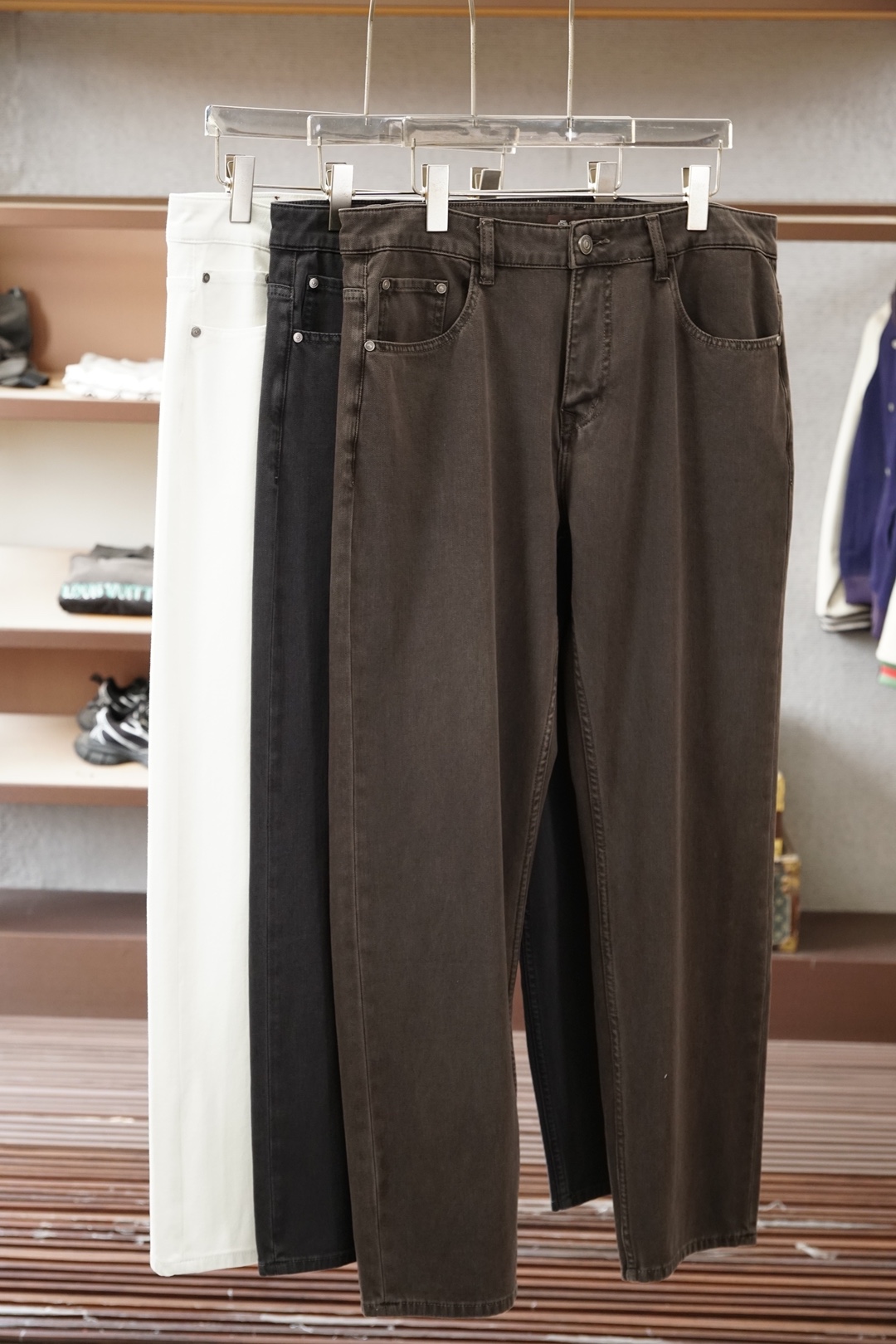 NO:845958,Blenio/2026SS new arrival in early spring, straight jeans, imported original washed stretch fabric, upper body is comfortable, breathable and elastic, original hardware decoration, extremely high grade, super correct fit, simple and easy to match, complete three standards, all products are in order, and the upper body is handsome. Size 29.30.31.32.33.34.36 No 35 is one size too large/,,jeans,19860909布莱尼奥/2026SS早春新品,直筒牛仔裤,进口原版水洗弹力面料,上身舒适透气有弹力,原版五金辅料装饰,档次极高,版型超正,简约易搭配,三标齐全,全品相订单款,上身帅气十足.尺码29.30.31.32.33.34.36 无35偏大一号/,,jeans,,Men's clothing