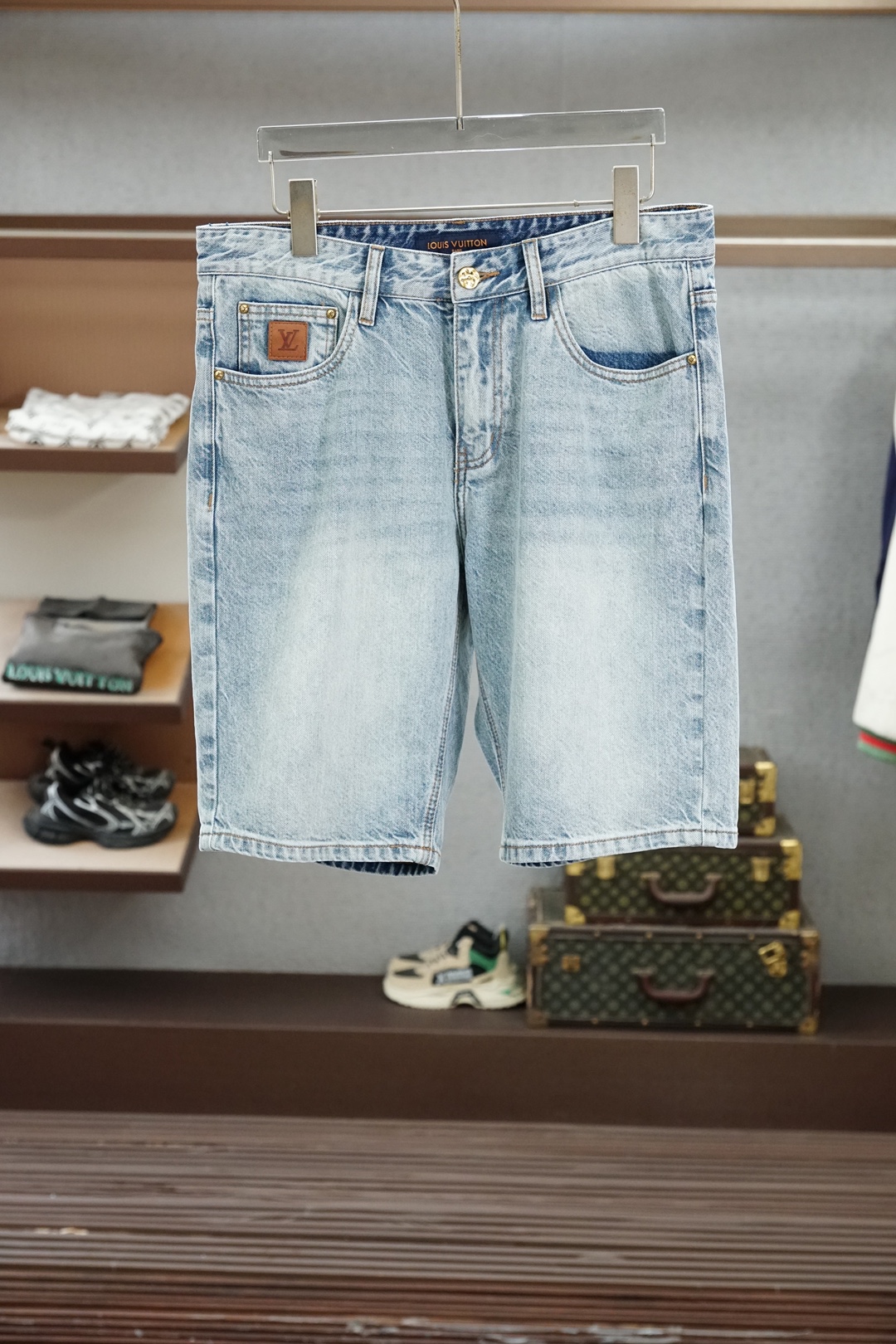 NO:832273,LV, Louis Vuitton/2026 spring and summer straight jeans shorts_Series of new godfather-level washed jeans Luxurious 25//ss official website counter 9000 ocean new products hot-selling original replica leather brand Highly recommended Complex craftsmanship + washed foreign trade Quality and detail processing are in place Luxurious details hardware accessories Elastic slim straight pants Size. 29-38, 35 but not 37, Louis  vuitton,louis vuitton,shorts,jeans,19860909LV,路易威登/ 2026春夏直筒牛仔裤短裤_系列新品教父级洗水牛仔裤 奢华感25//ss官网专柜9000大洋新品热销 原版复刻皮牌 重磅强烈推荐 复杂工艺工艺+洗水外贸 品质感细节处理满满到位 奢华感细节五金辅料 弹力修身直筒裤型 尺码.29-38有35无37码,,louis vuitton,louis vuitton,shorts,jeans,,Men's clothing