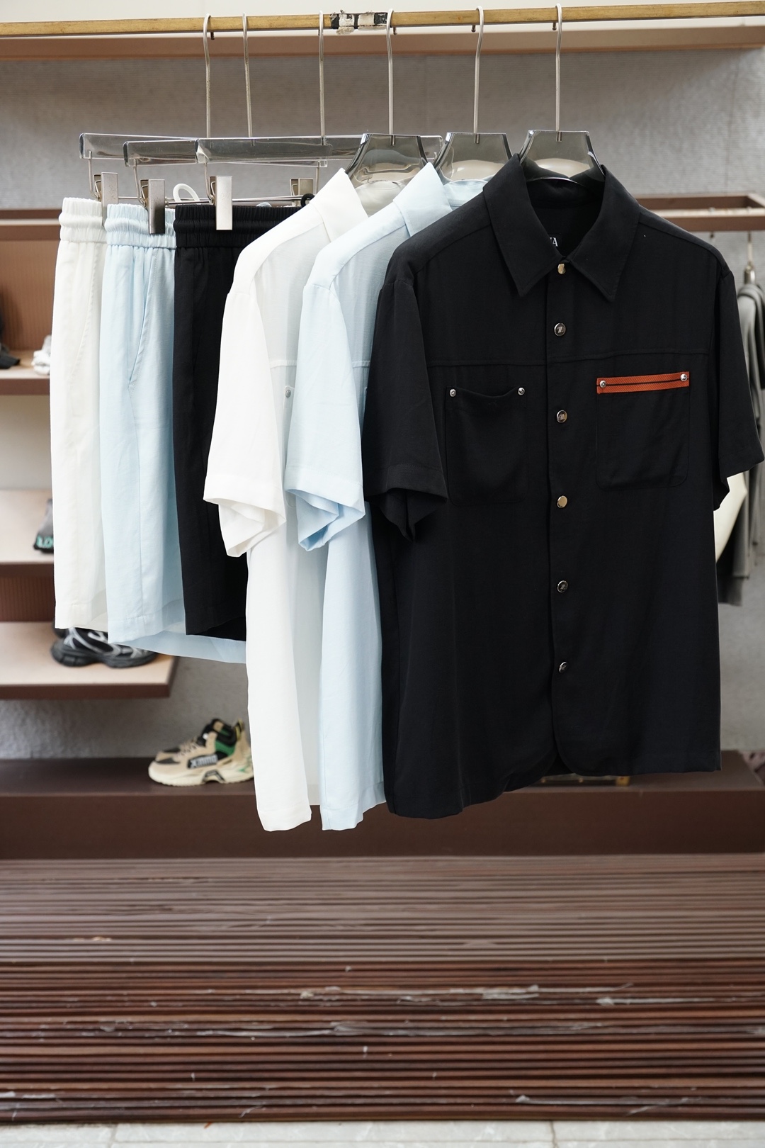 NO:835400,Zegna a is a low-key, luxurious and connotative old-fashioned style. The casual jacket and shorts suit is made of customer-supplied high-density linen Tencel fabric, which is soft and skin-friendly, anti-wrinkle and upright. It has a brand letter logo and a full sense of fashion. It is suitable for a variety of dressing styles; a jacket that does not pick any age. LZ size M-XX XL,,,zegna,shorts,jackets & coats,19860909杰尼亚a 低调奢华有内涵的老前风,休闲外套短裤套装 采用客供高密度亚麻天丝材质面料,软糯亲肤,抗皱立挺有型,品牌字母logo,满满的时尚感；适合多种穿搭风格；一款不挑年纪的外套LZ 码数M-XX XL,,,zegna,shorts,jackets & coats,,Men's clothing