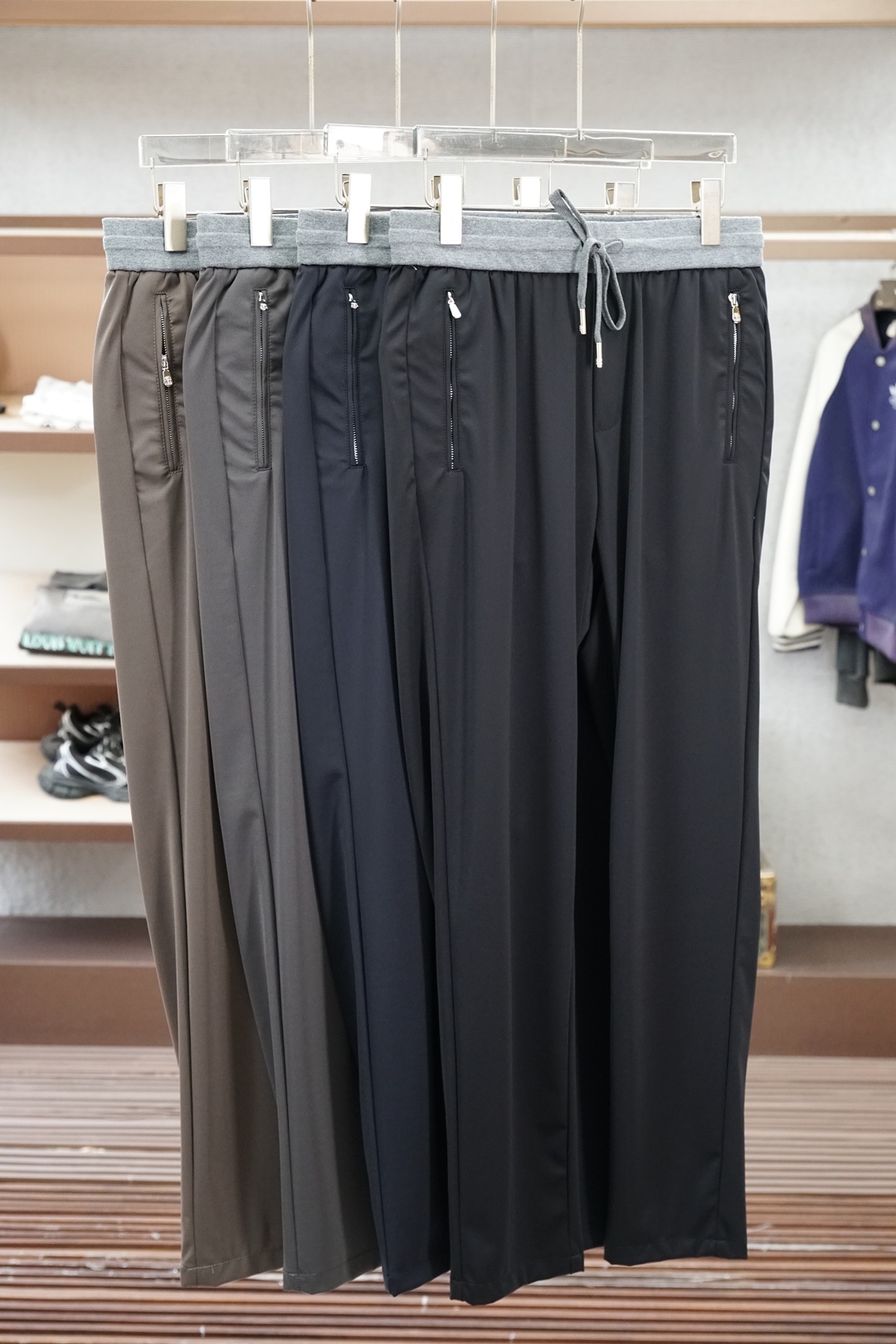 NO:835392,BC-men's casual pants, ultra-thin elastic ice silk fabric casual pants, the latest upper body style is invincible!  You can definitely close your eyes and close your eyes. This type of pants is very versatile and has an elastic waist. It can be worn in daily work and outdoor sports. It is the perfect combination of fashion, leisure and outdoor sports, so it is your best choice whether you wear it daily or outdoors. Extreme comfort and quick perspiration are the most popular focus, improving the wearing comfort. It is suitable for aerobic exercise and cross-country running. This type of running casual pants has an extremely wide range of applications, allowing you to naturally maintain your love for sports in the summer, and can also be worn in leisure life.  Size M-3xl,,19860909BC-男士休闲裤 超薄弹力冰丝 面料休闲裤,最新款上身版型无敌正！ 绝对可以闭眼收的一款 此款裤子非常百搭,弹力腰围,日常上班 户外运动都可以穿着,是时尚休闲与户外运动的完美结合,所以无论您平时穿或者户外穿都是您的最佳选择. 极致舒适和快速排汗是备受青睐的重点,提升穿着舒适度,适合有氧运动和越野跑条件下穿着,此款是一件适用范围极其广泛的跑步休闲裤,让你在夏天自然可以保持对运动热爱,也可以在休闲生活中穿着 尺码M-3xl,,,Men's clothing
