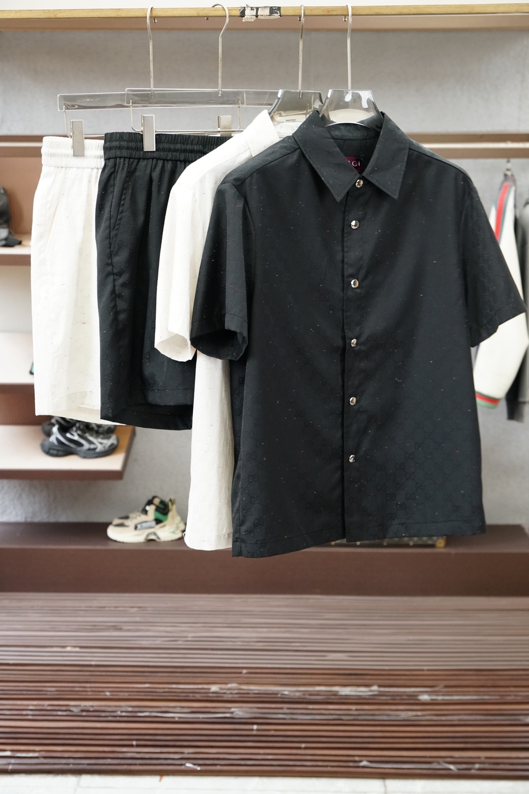 NO:836629,Gucci - Stylish jacquard casual jacket and shorts set made of customer-supplied high-density cotton jacquard fabric, soft and skin-friendly, anti-wrinkle, upright and stylish, brand letter logo, full of fashion sense; suitable for a variety of styles; a jacket that does not pick any age. LZ size M-XX X XL,,,gucci,shorts,jackets & coats,19860909Gucci古奇- 时尚提花休闲外套短裤套装 采用客供高密度棉提花材质面料,软糯亲肤,抗皱立挺有型,品牌字母logo,满满的时尚感；适合多种穿搭风格；一款不挑年纪的外套LZ 码数M-XX X XL,,,gucci,shorts,jackets & coats,,Men's clothing