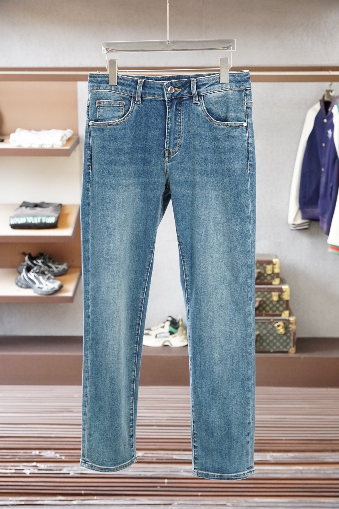 NO:836666,Mengkou-_2026 spring and summer straight jeans series new godfather-level washed jeans Luxurious 25//ss official website counter 9000 Dayang new products hot-selling Original replica leather brand Highly recommended Complex craftsmanship + washed foreign trade Quality and detail processing are in place Luxurious detailed hardware accessories Elastic slim straight pants Size. 29-38, 35 but not 37, Moncler, jeans,19860909蒙口-_2026春夏直筒牛仔裤系列新品教父级洗水牛仔裤 奢华感25//ss官网专柜9000大洋新品热销 原版复刻皮牌 重磅强烈推荐 复杂工艺工艺+洗水外贸 品质感细节处理满满到位 奢华感细节五金辅料 弹力修身直筒裤型 尺码.29-38有35无37码,,Moncler,jeans,,Men's clothing