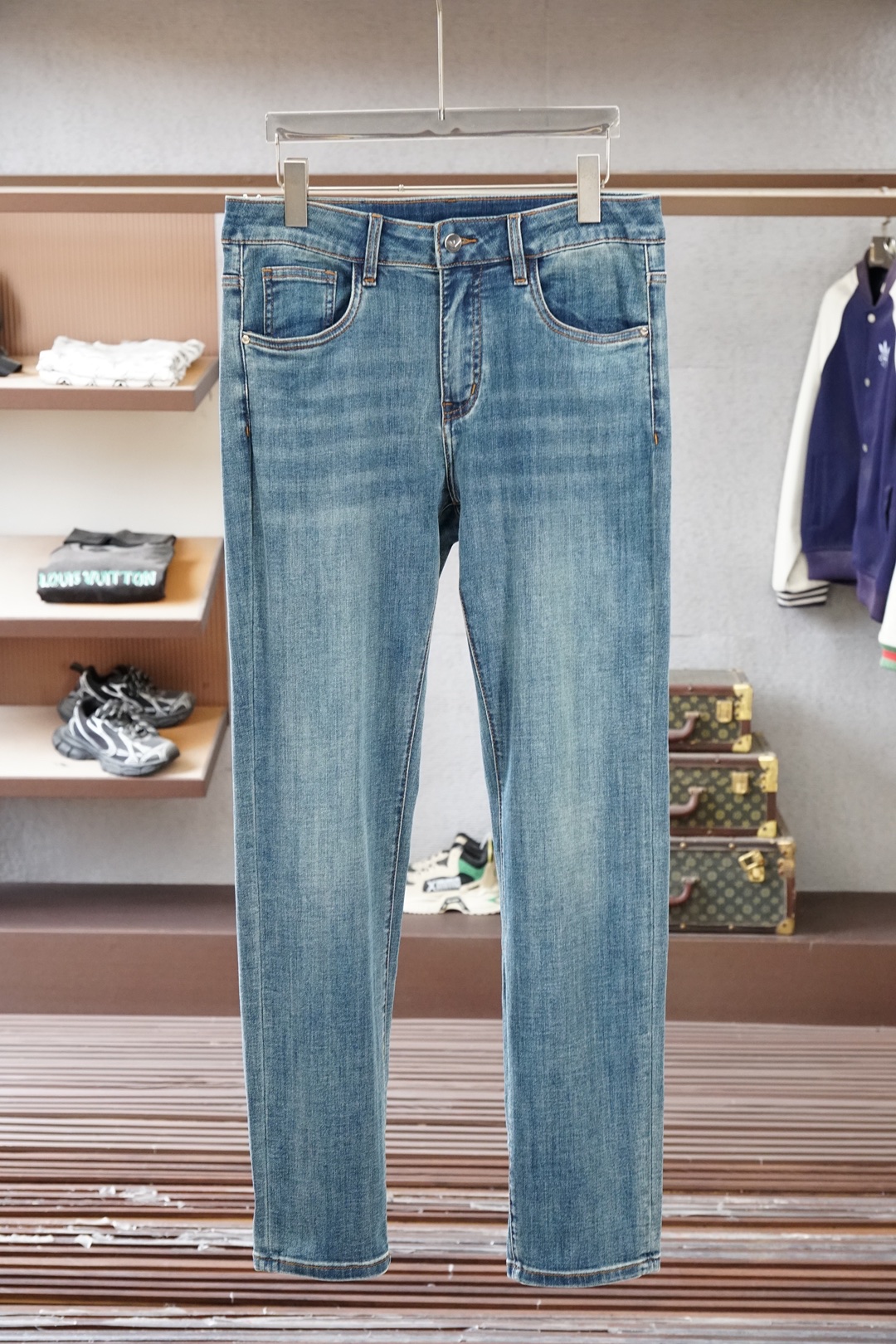 NO:836633,Armani-2026 spring and summer straight jeans series new godfather-level washed jeans Luxurious 25//ss official website counter 9000 ocean new products hot-selling Original replica leather brand Highly recommended Complex craftsmanship + washed foreign trade Quality and detail processing are in place Luxurious detailed hardware accessories Elastic slim straight pants Size. 29-38 There are 35 and no 37 yards,,armani,jeans,19860909阿玛尼-2026春夏直筒牛仔裤系列新品教父级洗水牛仔裤 奢华感25//ss官网专柜9000大洋新品热销 原版复刻皮牌 重磅强烈推荐 复杂工艺工艺+洗水外贸 品质感细节处理满满到位 奢华感细节五金辅料 弹力修身直筒裤型 尺码.29-38有35无37码,,armani,jeans,,Men's clothing