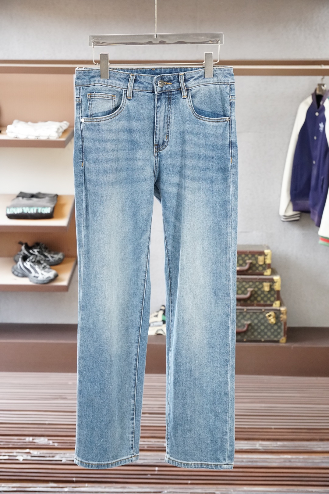 NO:836640,BBR Burberry-_2026 spring and summer straight jeans series new godfather-level washed jeans. Luxurious feeling 25//ss official website counter 9000 ocean new products hot-selling original replica leather brand highly recommended. Complex craftsmanship + washed foreign trade. Quality and detail processing are in place. Luxurious detail hardware accessories. Elastic slim straight pants. Size.29-38, 35 but not 37, burberry,jeans,19860909BBR巴宝莉-_2026春夏直筒牛仔裤系列新品教父级洗水牛仔裤 奢华感25//ss官网专柜9000大洋新品热销 原版复刻皮牌 重磅强烈推荐 复杂工艺工艺+洗水外贸 品质感细节处理满满到位 奢华感细节五金辅料 弹力修身直筒裤型 尺码.29-38有35无37码,,burberry,jeans,,Men's clothing