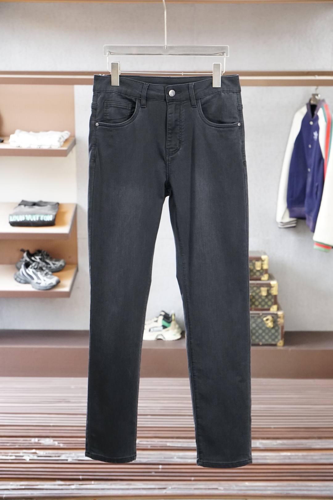 NO:836630,Prada Prada/-_2026 spring and summer straight jeans series new godfather-level washed jeans. Luxurious feeling 25//ss official website counter 9000 ocean new products hot-selling original replica leather brand. Highly recommended. Complex craftsmanship + washed foreign trade. Quality and detail processing are in place. Luxurious details hardware accessories. Stretch slim straight pants type.  Sizes: 29-38, 35 but not 37, prada, prada, jeans,19860909Prada普拉达/-_2026春夏直筒牛仔裤系列新品教父级洗水牛仔裤 奢华感25//ss官网专柜9000大洋新品热销 原版复刻皮牌 重磅强烈推荐 复杂工艺工艺+洗水外贸 品质感细节处理满满到位 奢华感细节五金辅料 弹力修身直筒裤型 尺码.29-38有35无37码,,prada,prada,jeans,,Men's clothing