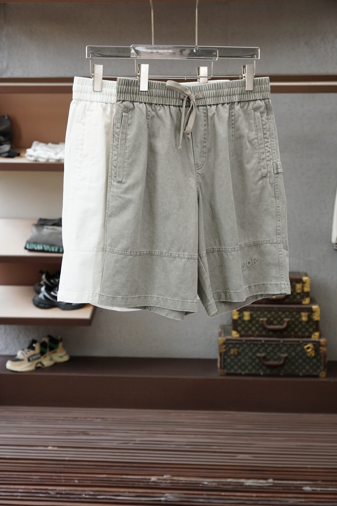 NO:843331,Dior Dior-/ 2026 popular shorts, made of ultra-thin pure cotton fabric, smooth and comfortable wearing logo, full of high-end style. The details of the hemming and routing process are meticulous and perfect, and the natural environmentally friendly dyes prevent the material from becoming hard and compact. Enjoy the fresh breath of summer. Sizes M～3XL,, dior, dior, shorts,19860909Dior迪奥-/ 2026爆款短裤,精选超薄纯棉面料,细滑舒适的穿着感Logo满满高级感风格.细节包边走线工艺细致完美,天然环保染料杜绝材料组织发硬板结.尽享夏日清新气息. 尺码M～3XL,,dior,dior,shorts,,Men's clothing