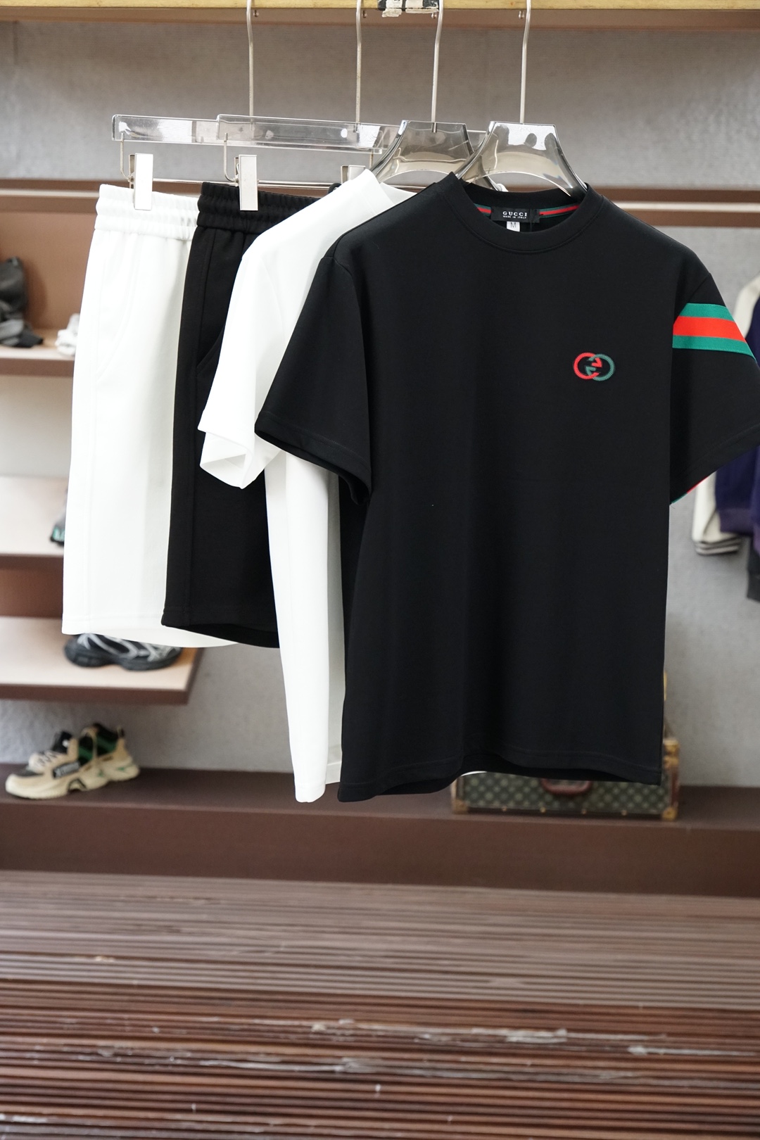 NO:843292,Gucci - Fashionable thin casual shorts suit. Made of customer-supplied high-density cotton fabric, soft and skin-friendly, anti-wrinkle and upright, with brand letter logo, full of fashion sense; suitable for a variety of styles; a jacket that does not pick any age. LZ size M-XX XL,,,gucci,shorts,jackets & coats,19860909Gucci古奇- 时尚薄款休闲短裤套装 采用客供高密度纯棉材质面料,软糯亲肤,抗皱立挺有型,品牌字母logo,满满的时尚感；适合多种穿搭风格；一款不挑年纪的外套LZ 码数M-XX XL,,,gucci,shorts,jackets & coats,,Men's clothing