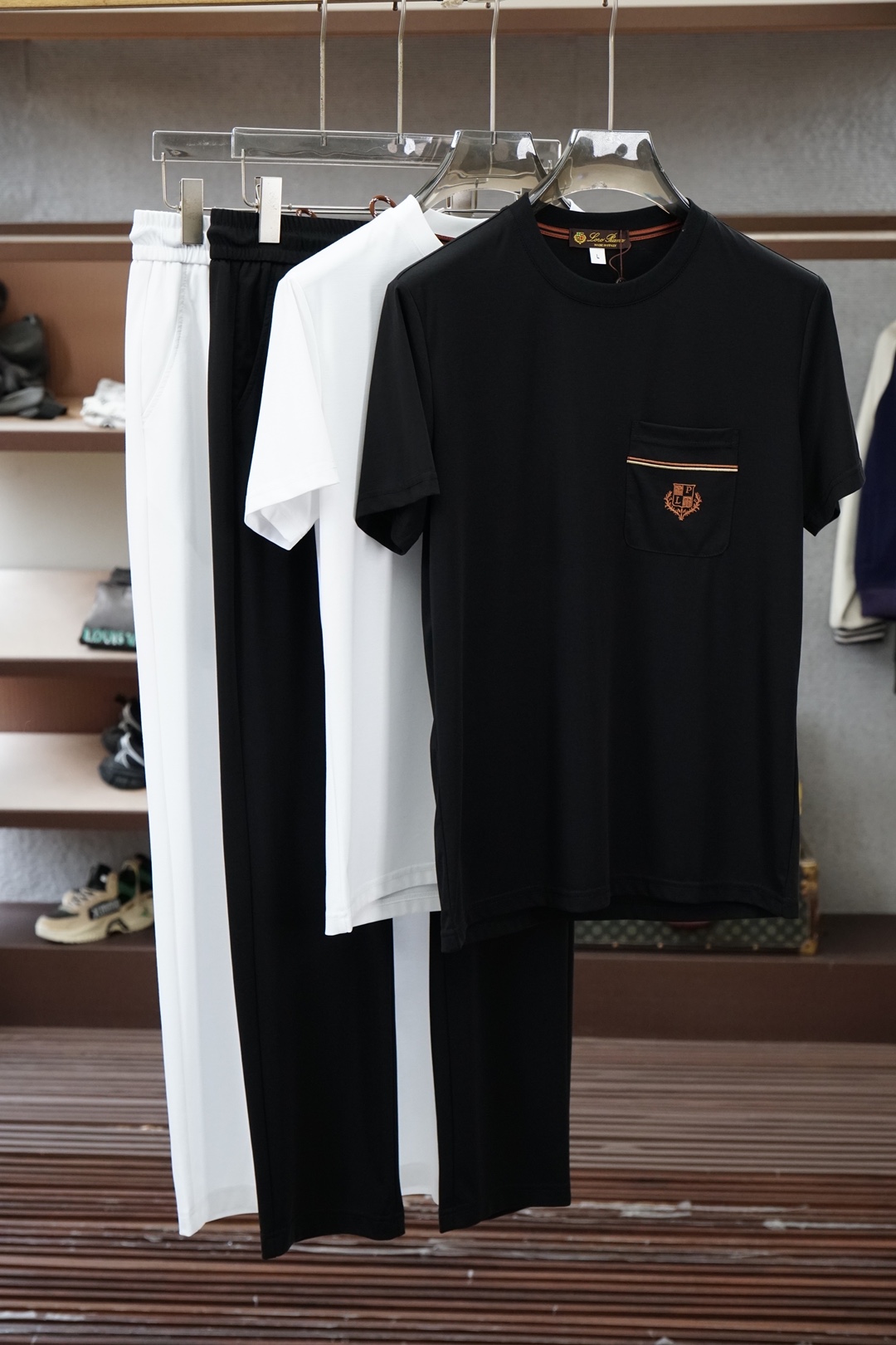 NO:843304,LP- Fashionable thin casual shorts set made of customer-supplied high-density cotton fabric, soft and skin-friendly, anti-wrinkle and upright, with brand letter logo, full of fashion sense; suitable for a variety of styles; a jacket that does not pick any age. LZ size M-XX XL,,, loro piana, shorts, jackets & coats,19860909LP- 时尚薄款休闲短裤套装 采用客供高密度纯棉材质面料,软糯亲肤,抗皱立挺有型,品牌字母logo,满满的时尚感；适合多种穿搭风格；一款不挑年纪的外套LZ 码数M-XX XL,,,loro piana,shorts,jackets & coats,,Men's clothing