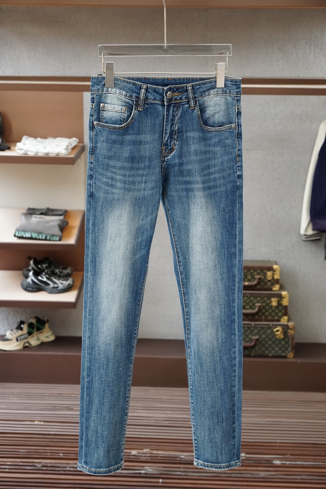 NO:843341,Chrome Hearts - 2026 spring and summer straight jeans series new godfather-level washed jeans. Luxurious ss official website counter 9000 ocean new products are hot-selling. Original replica leather brand. Highly recommended. Complex craftsmanship + washed foreign trade. Quality and detail processing are in place. Luxurious details hardware accessories. Elastic slim straight pants. Size.29-38, 35 but not 37, chrome hearts,jeans,19860909克罗心-2026春夏直筒牛仔裤系列新品教父级洗水牛仔裤 奢华感ss官网专柜9000大洋新品热销 原版复刻皮牌 重磅强烈推荐 复杂工艺工艺+洗水外贸 品质感细节处理满满到位 奢华感细节五金辅料 弹力修身直筒裤型 尺码.29-38有35无37码,,chrome hearts,jeans,,Men's clothing