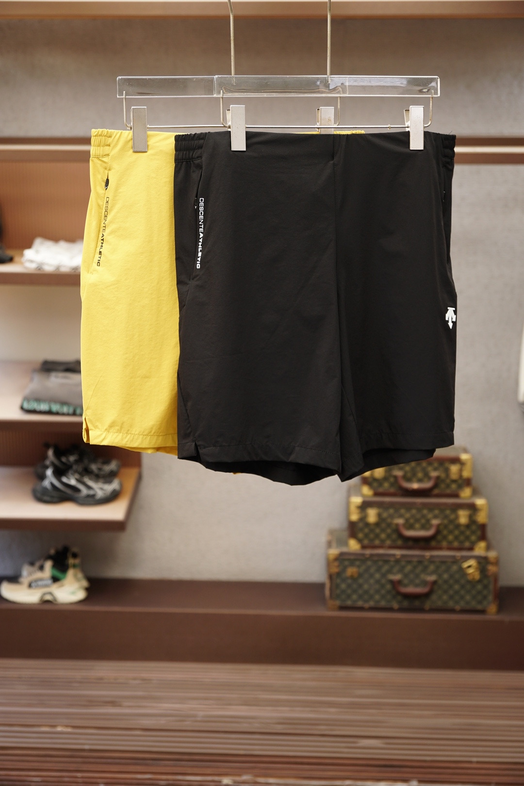 NO:845945,Descente-2026 spring and summer new shorts, ultra-thin quick-drying fabric, micro-elastic, very comfortable, soft and breathable, loose pants, modified leg shape, black classic white versatile, yellow bright, M-2XL,, shorts,19860909迪桑特-2026春夏新款短裤、超薄速干面料,微弹力,非常舒适柔软透气,宽松裤型,修饰腿型,黑色经典白百搭,黄色明亮,M-2XL,,shorts,,Men's clothing