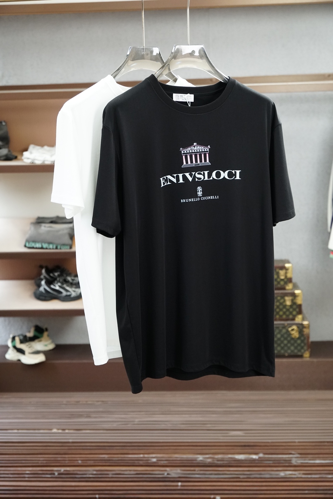 NO:849166,BC/2026 The latest men's round neck short-sleeved T-shirt. Actual photo of the top quality goods. Three-dimensional tailoring. Customized pure cotton fabric, comfortable and breathable!  Customized brand logo embellishment ~ Charming and charming, the hand is delicate and soft, the upper body is comfortable and breathable, the style of a big brand is luxurious and elegant, the texture can only be imported and customized from Italy, versatile style, easy to wear, fine and meticulous workmanship, absolutely worth it!  Size M-3XL,,T-shirt,tees,t-shirt,19860909BC/2026最新男士圆领短袖T恤实物拍摄顶级好货立体剪裁 定制纯棉面料,舒适透气！定制品牌logo标点缀～迷人魅力手感细腻柔软, 上身舒适透气 ,大牌风范 奢华大气 进口意大利定制才有的质感 百搭款式 穿着不挑人 ,做工精细一丝不苟 ,绝对值得的好货！ 码数M-3XL,,T-shirt,tees，t-shirt,,Men's clothing