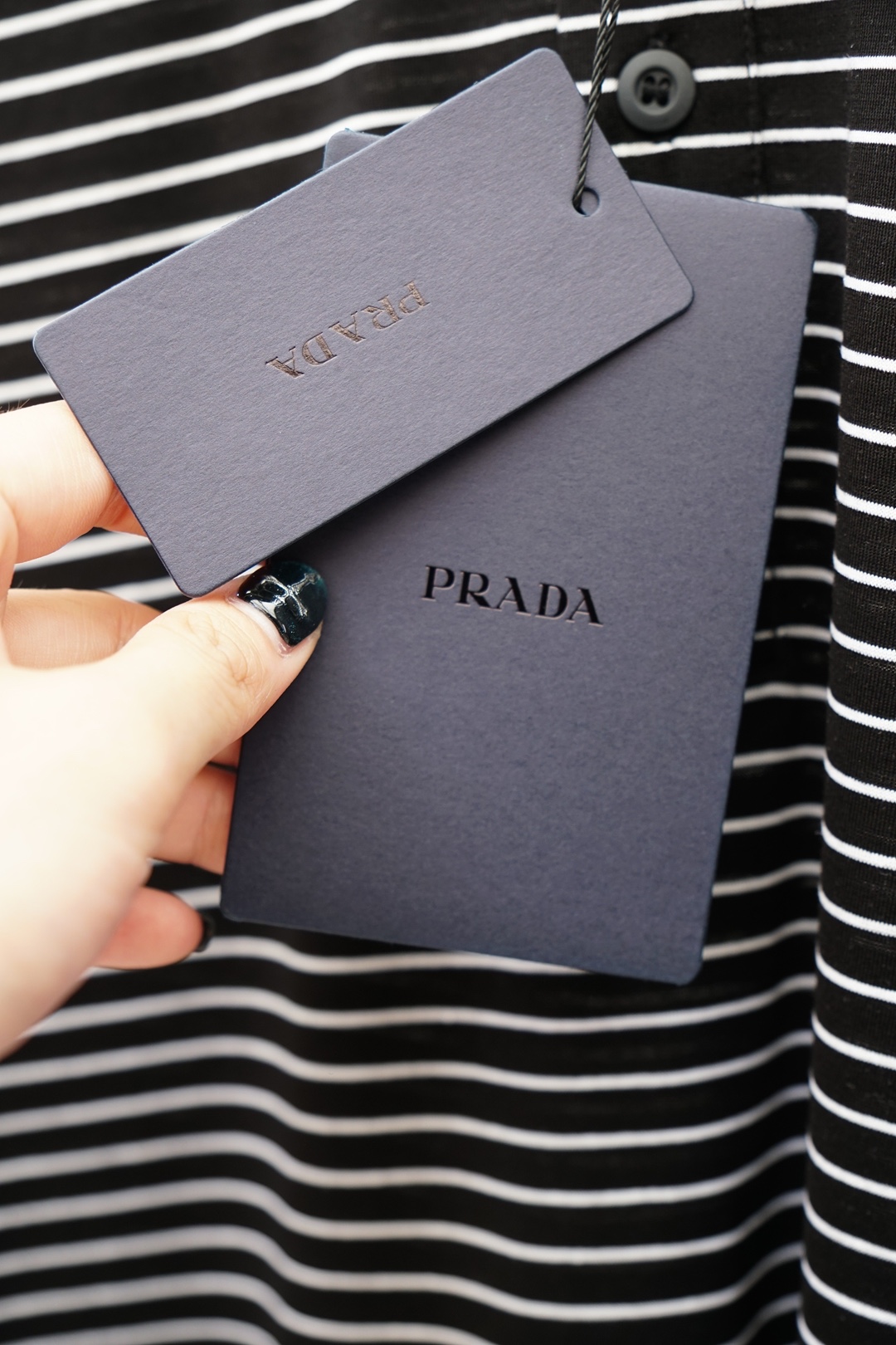 Prada普拉达/26春夏新品POLO衫 😎🤩🖖🌺    普家家这款男士翻领条纹短袖Polo衫，属于经典