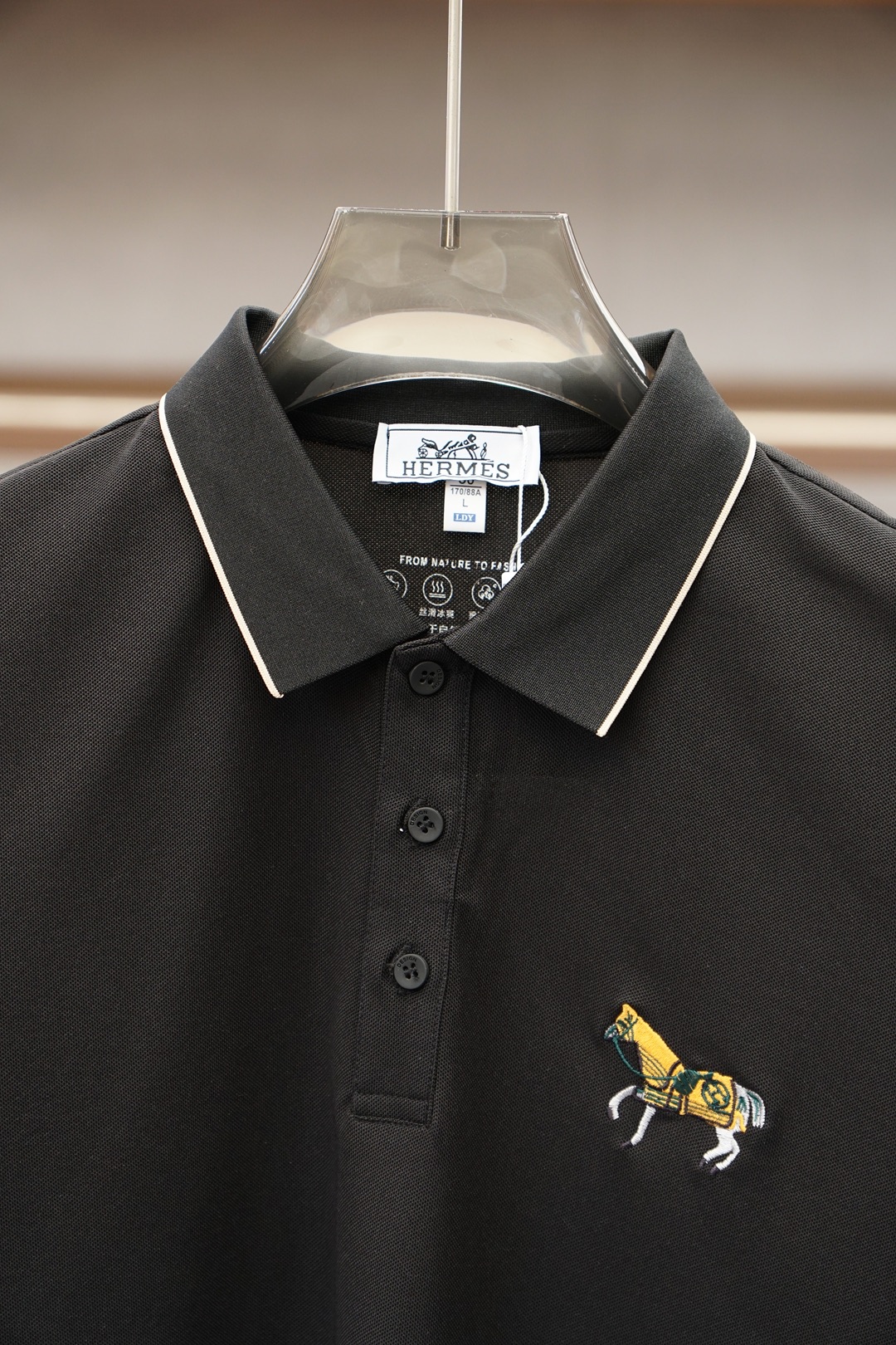 爱马仕，Hermes-2026春夏新品男士短袖Polo衫，以利落简约线条勾勒经典轮廓，💤💕🎊💐纯色主调低