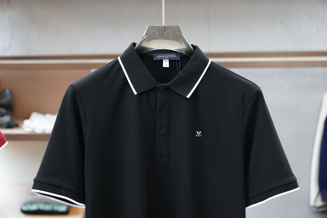 Lv 路易威登/2026春夏新品男士短袖Polo衫，以利落简约线条勾勒经典轮廓，💤💕🎊💐纯色主调低调中流