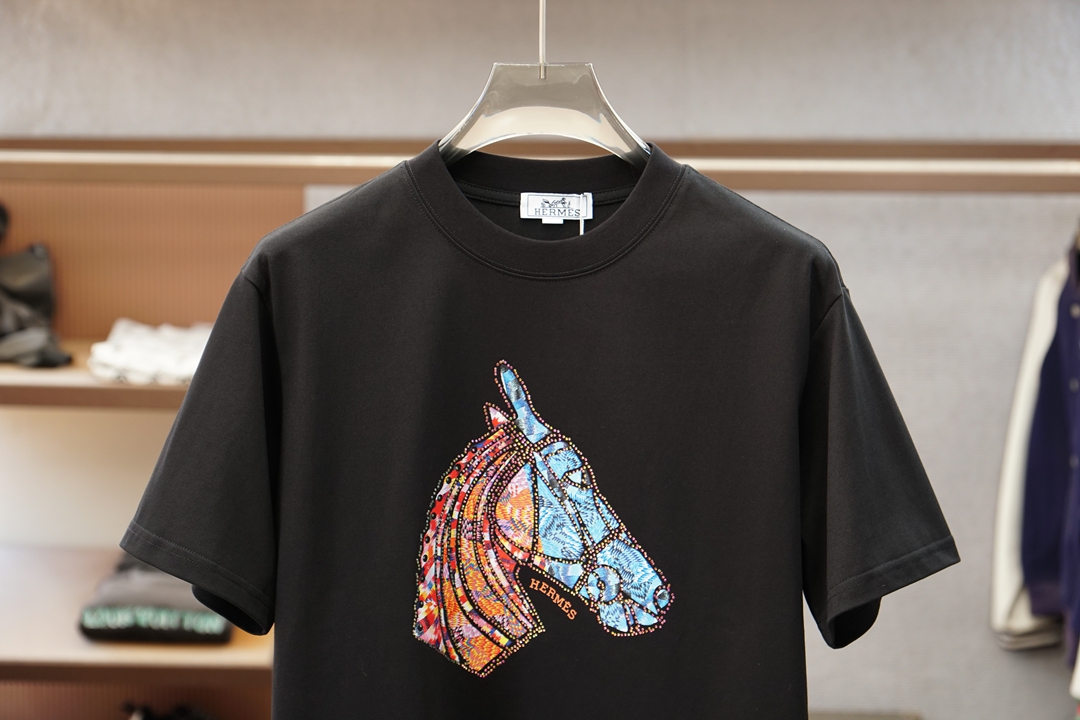 爱马仕/Hermes/-SS26春夏新品，官网1.1官网1.1最新款，🍻🌹💤💕胸前刺绣大Logo字母，满