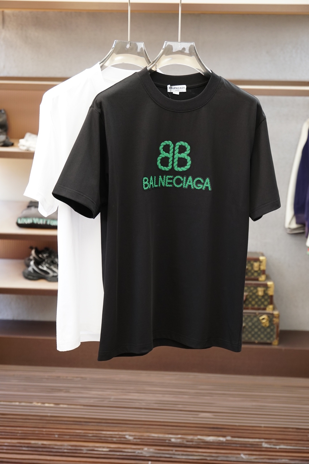 巴黎世家/-SS26春夏新品，官网1.1官网1.1最新款，🍻🌷💤💕胸前刺绣大Logo字母，满满时尚感，选