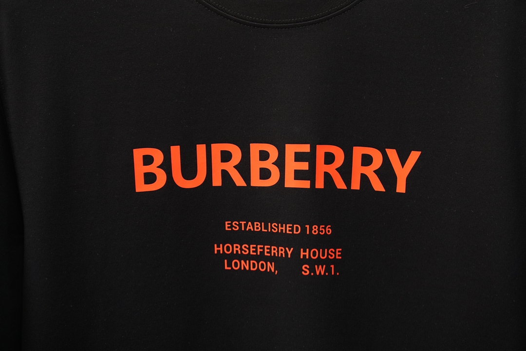 BBR 巴宝莉/26SS新款BURBERRY刺绣短T     这款T恤胸前搭配Burberry品牌经典马