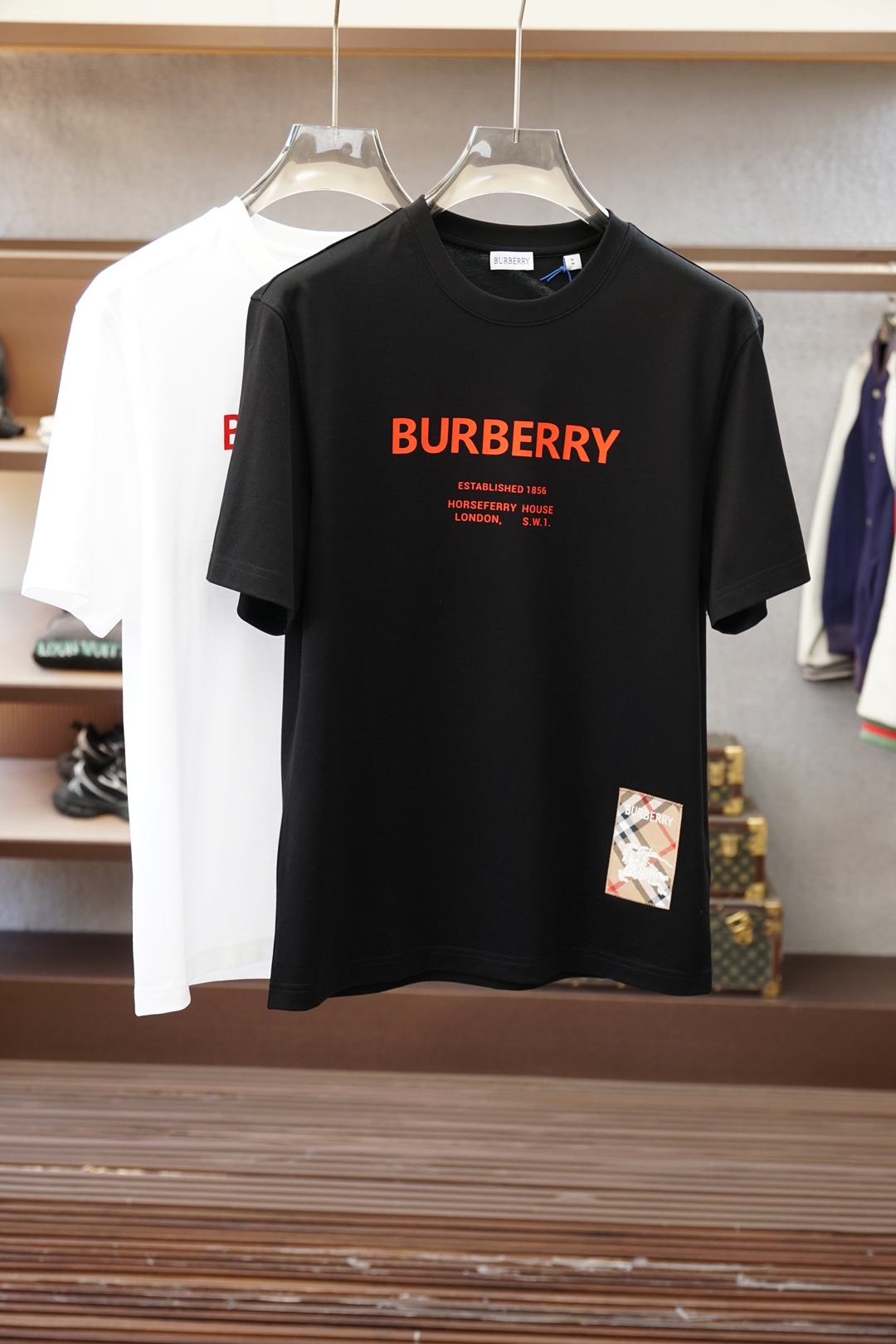BBR 巴宝莉/26SS新款BURBERRY刺绣短T     这款T恤胸前搭配Burberry品牌经典马