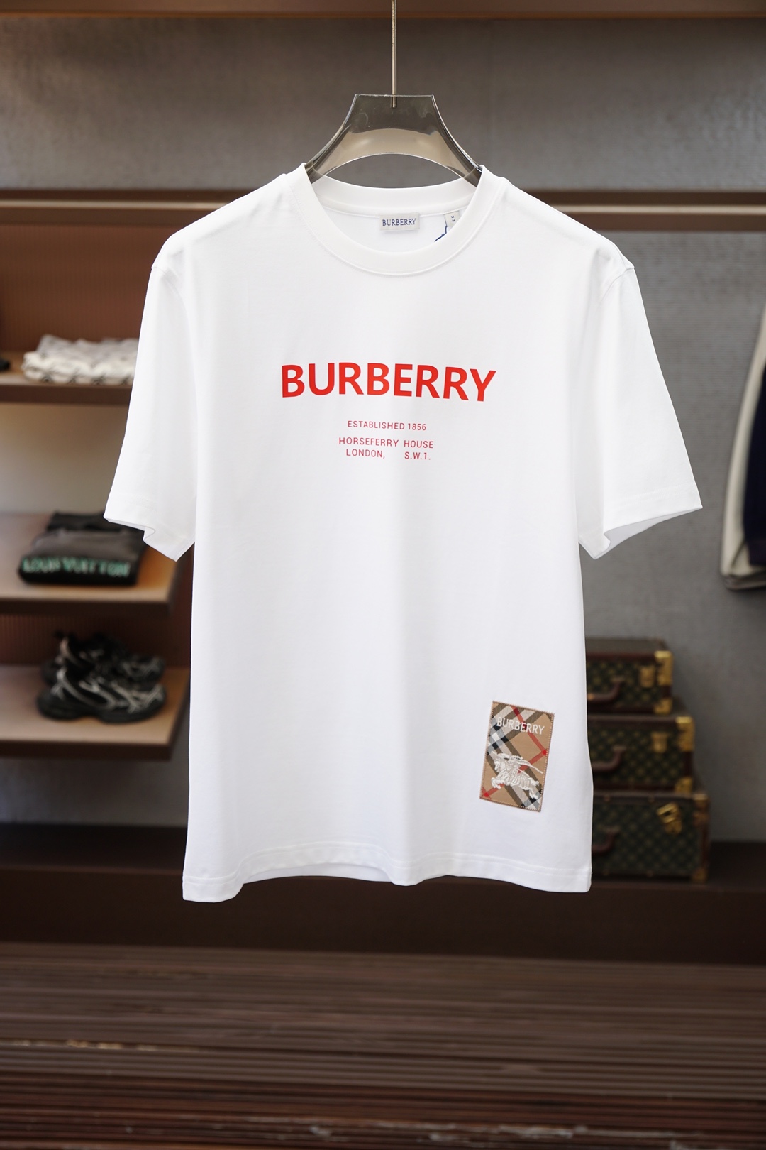 BBR 巴宝莉/26SS新款BURBERRY刺绣短T     这款T恤胸前搭配Burberry品牌经典马