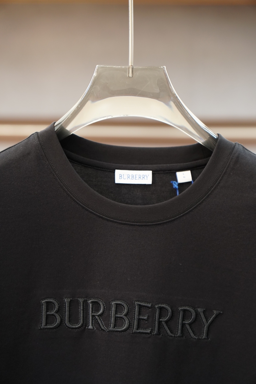 BBR巴宝莉/SS新款BURBERRY刺绣短T    这款T恤胸前搭配Burberry品牌经典马术骑士特