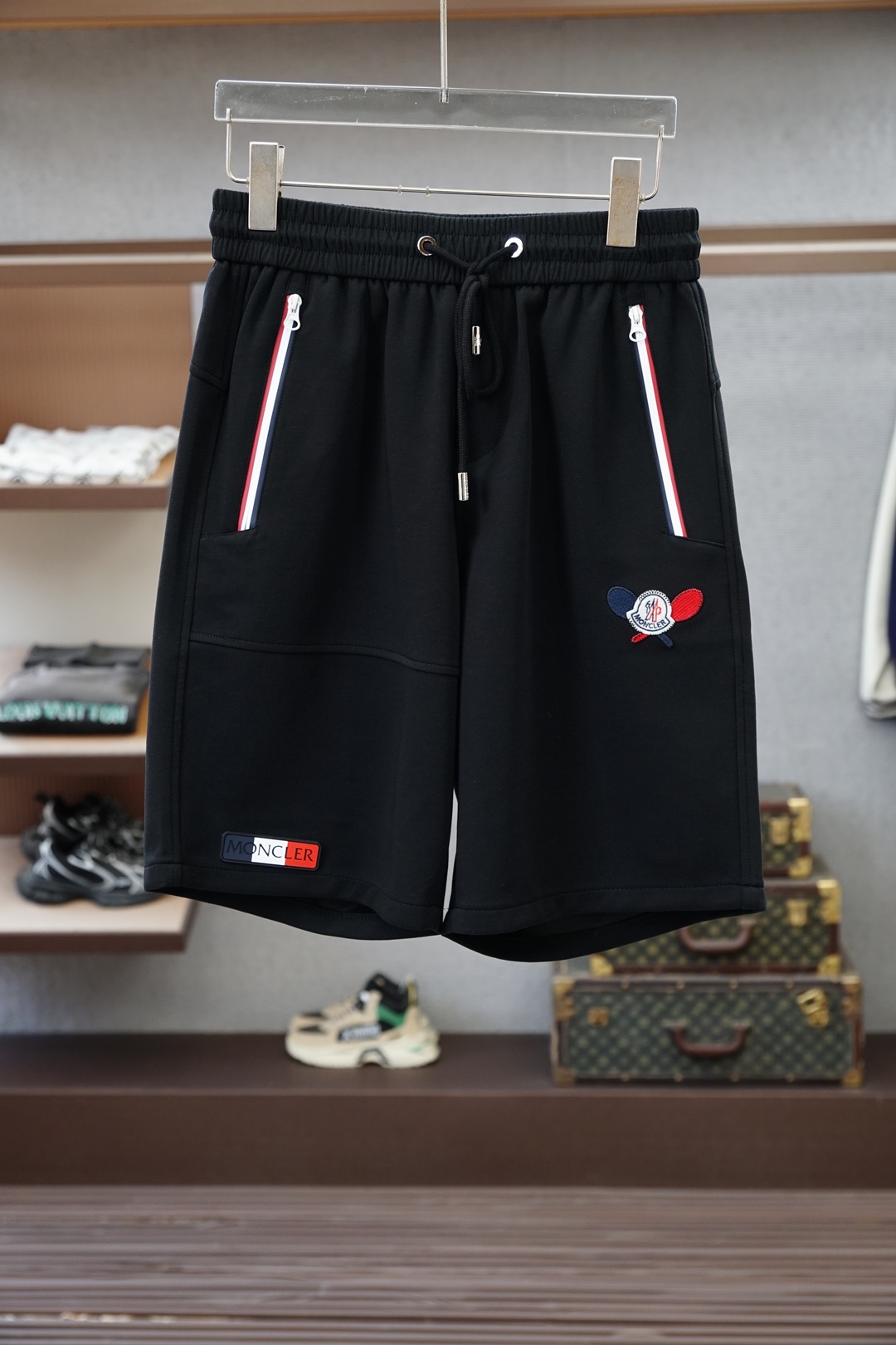 蒙口/2026春夏季新款🆗💕❤️专柜同步最新休闲短裤。原版裤型上身休闲百搭、随性慵懒范，高级定制高克重高