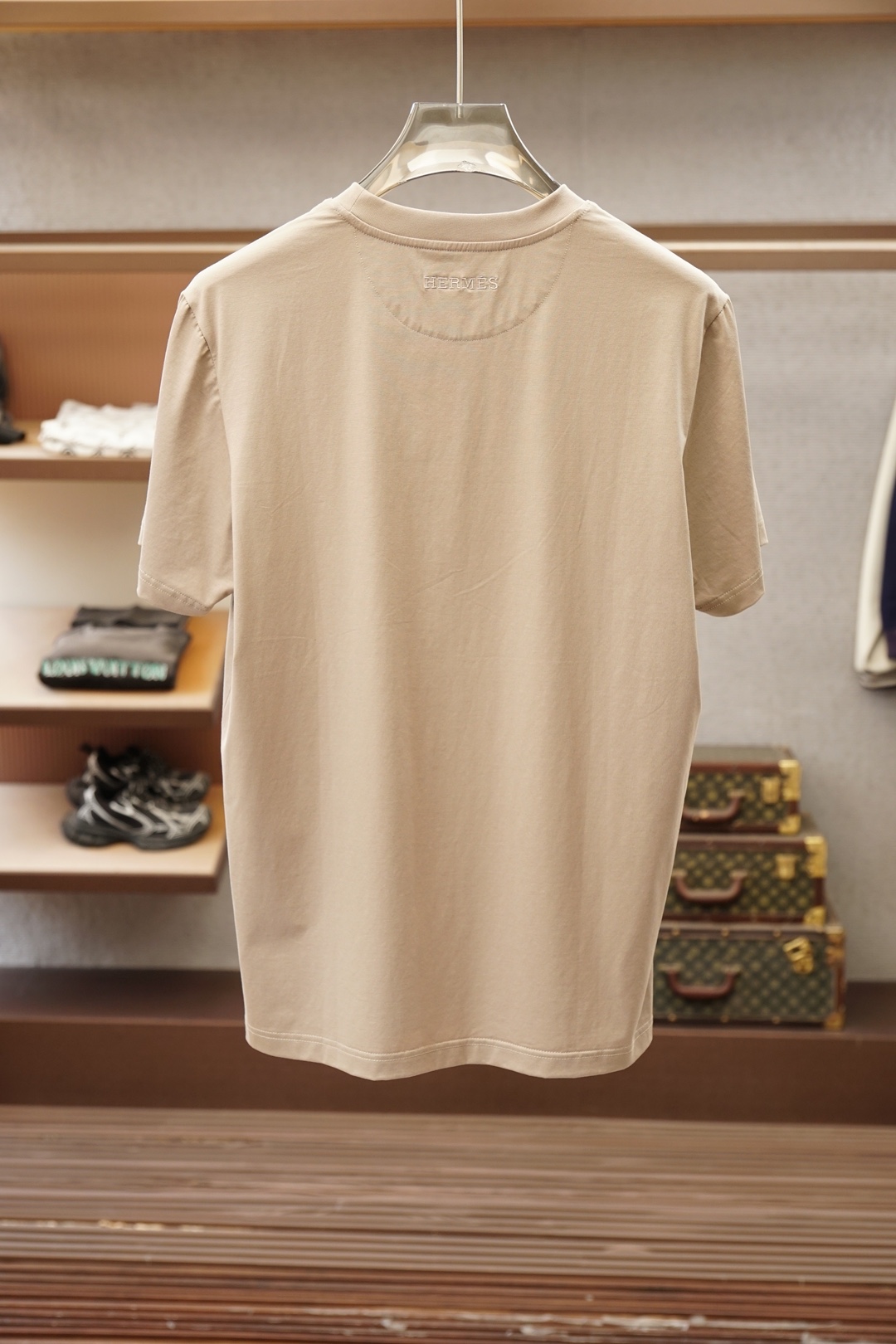 爱马仕，Hermes/🍓❤️💤💕SS26春夏新品短袖T恤，官网1.1顶级打造，胸前刺绣章仔Logo奢华感