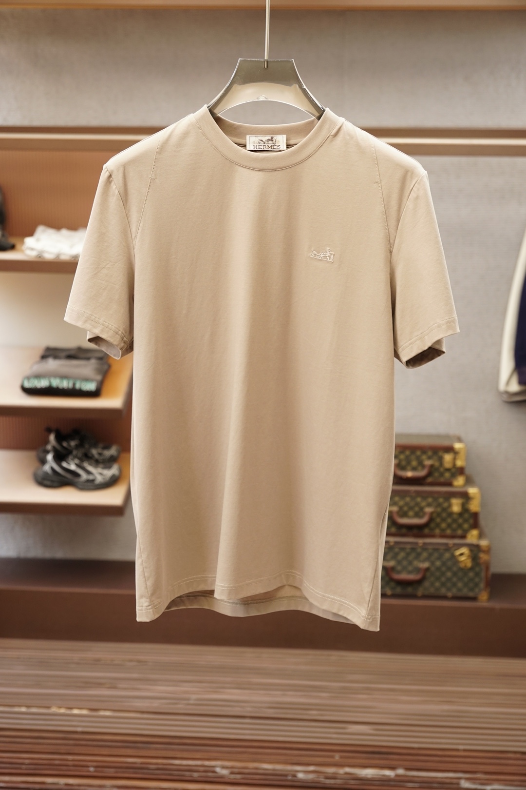 爱马仕，Hermes/🍓❤️💤💕SS26春夏新品短袖T恤，官网1.1顶级打造，胸前刺绣章仔Logo奢华感