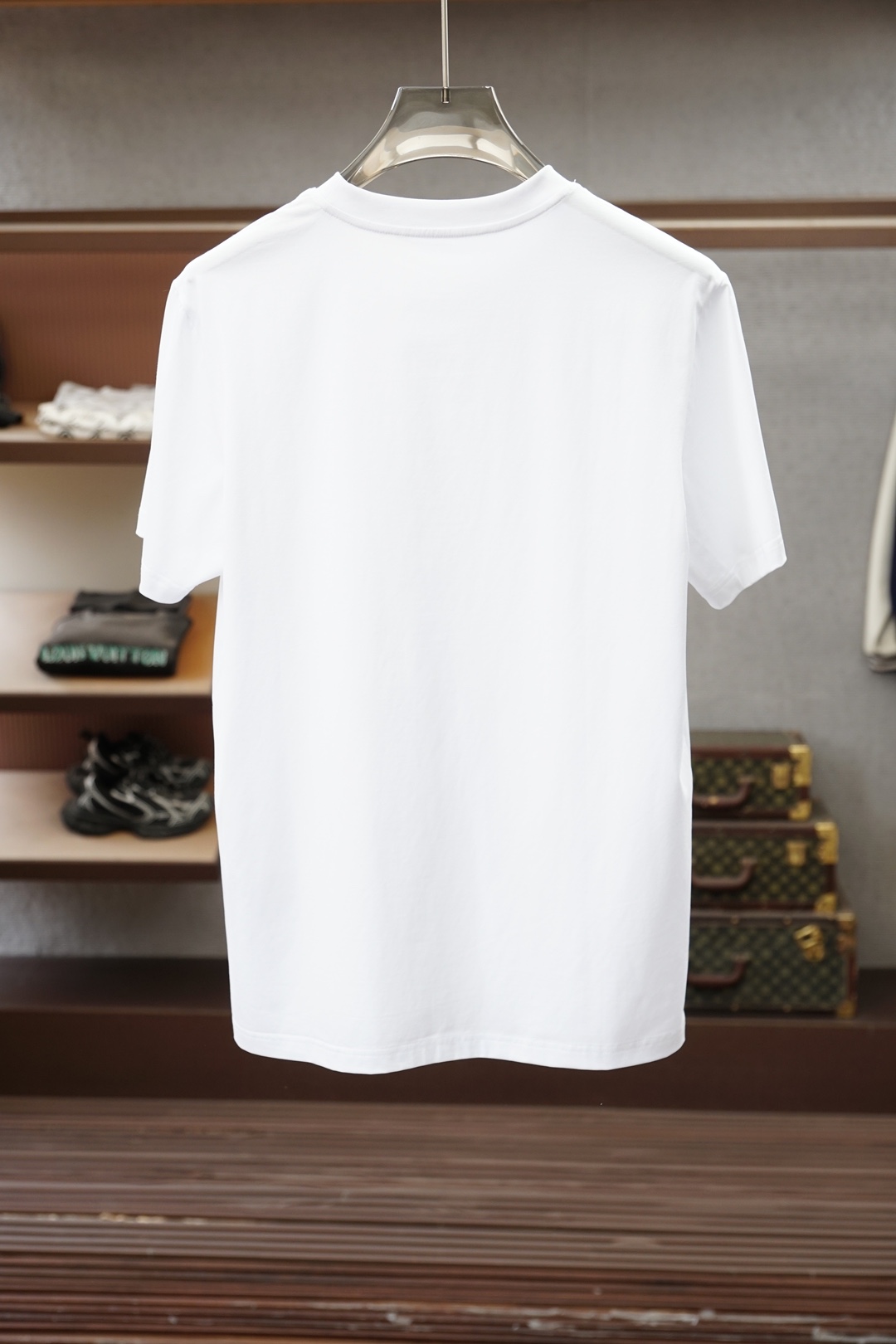 Loro Piana/🍓❤️💤💕SS26春夏新品短袖T恤，官网1.1顶级打造，胸前刺绣章仔Logo奢华感