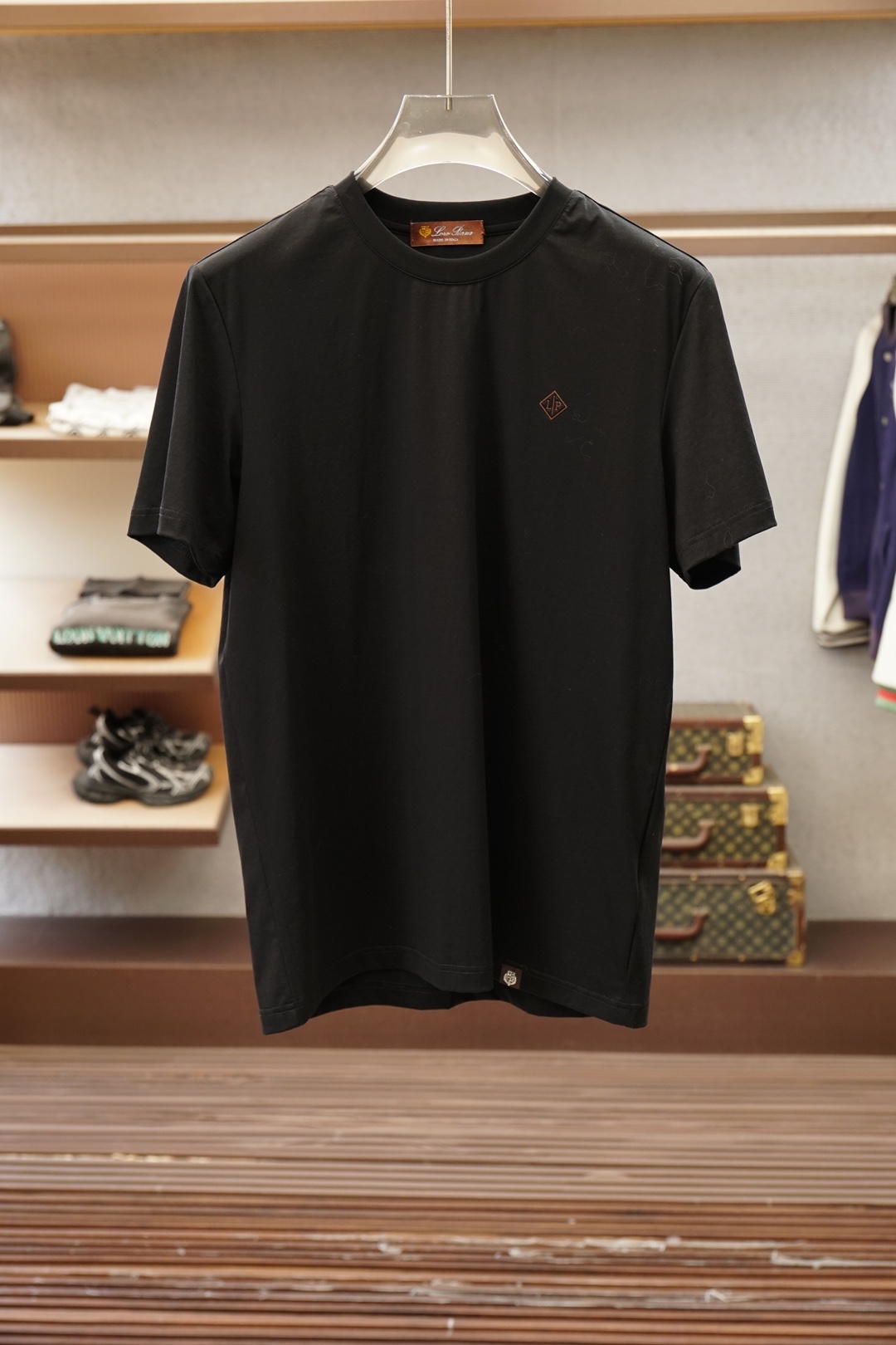 Loro Piana/🍓❤️💤💕SS26春夏新品短袖T恤，官网1.1顶级打造，胸前刺绣章仔Logo奢华感