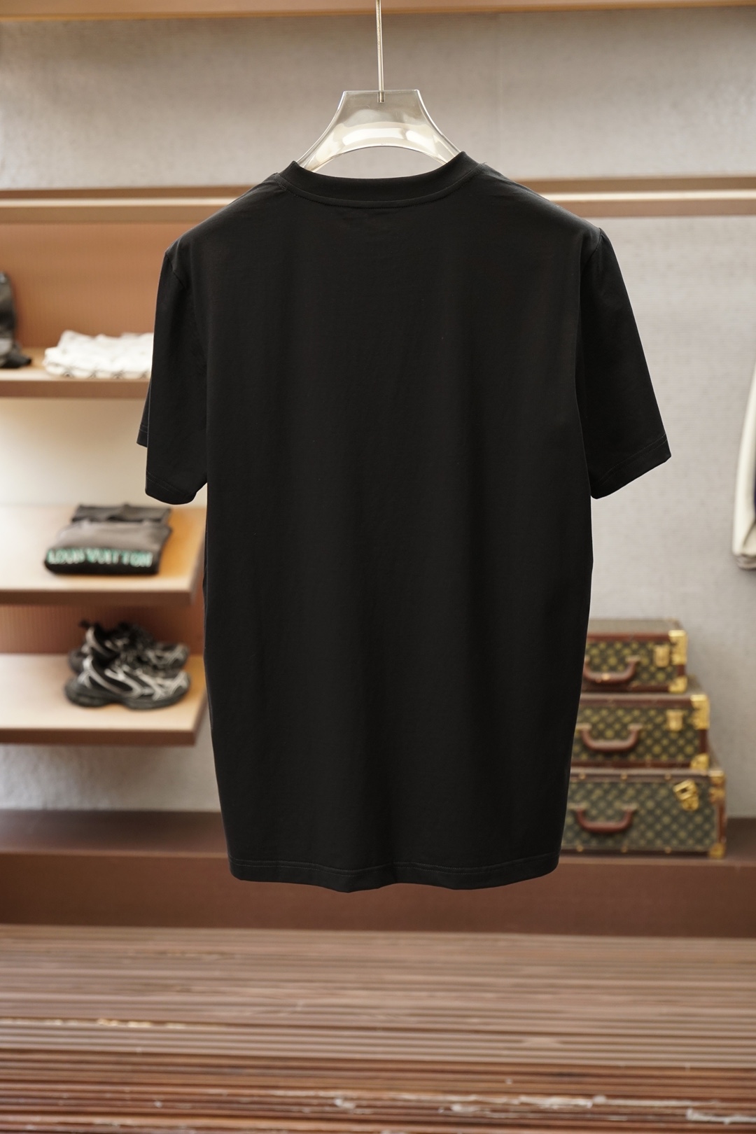 Loro Piana/🍓❤️💤💕SS26春夏新品短袖T恤，官网1.1顶级打造，胸前刺绣章仔Logo奢华感