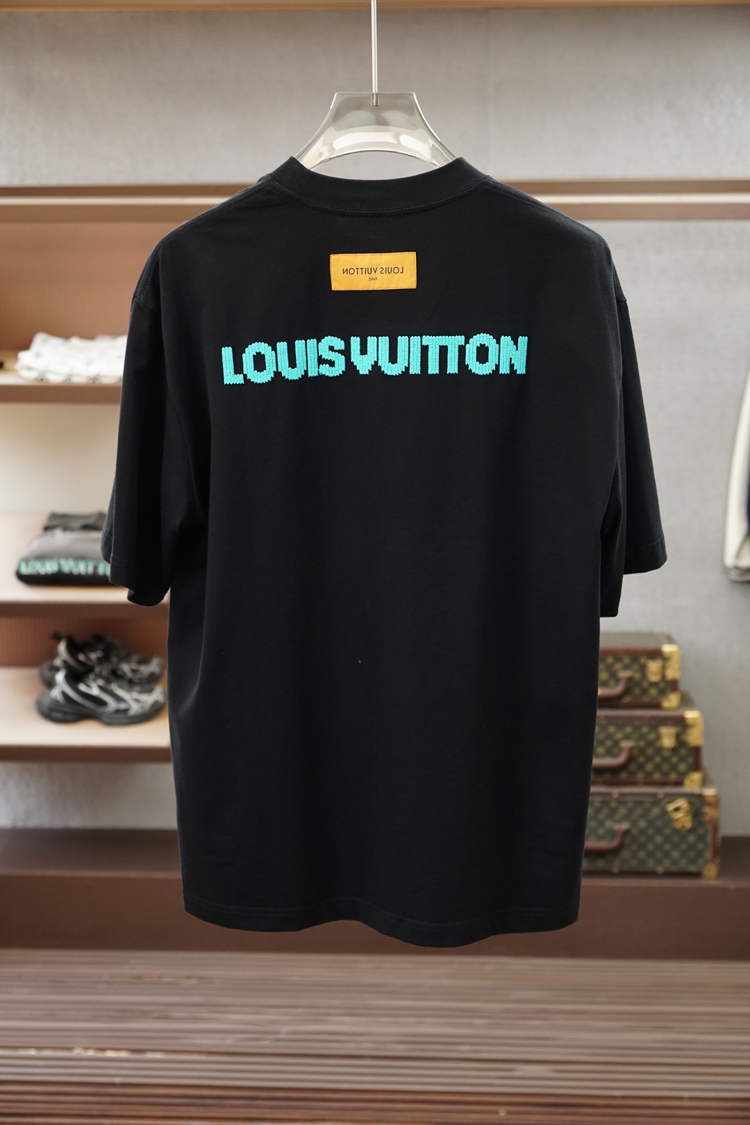 LV 路易威登，26SS春夏新品印花圆领短袖T恤，胸前缀饰字母刺绣Logo设计，🔛🍭🌻🫥经典休闲单品更显