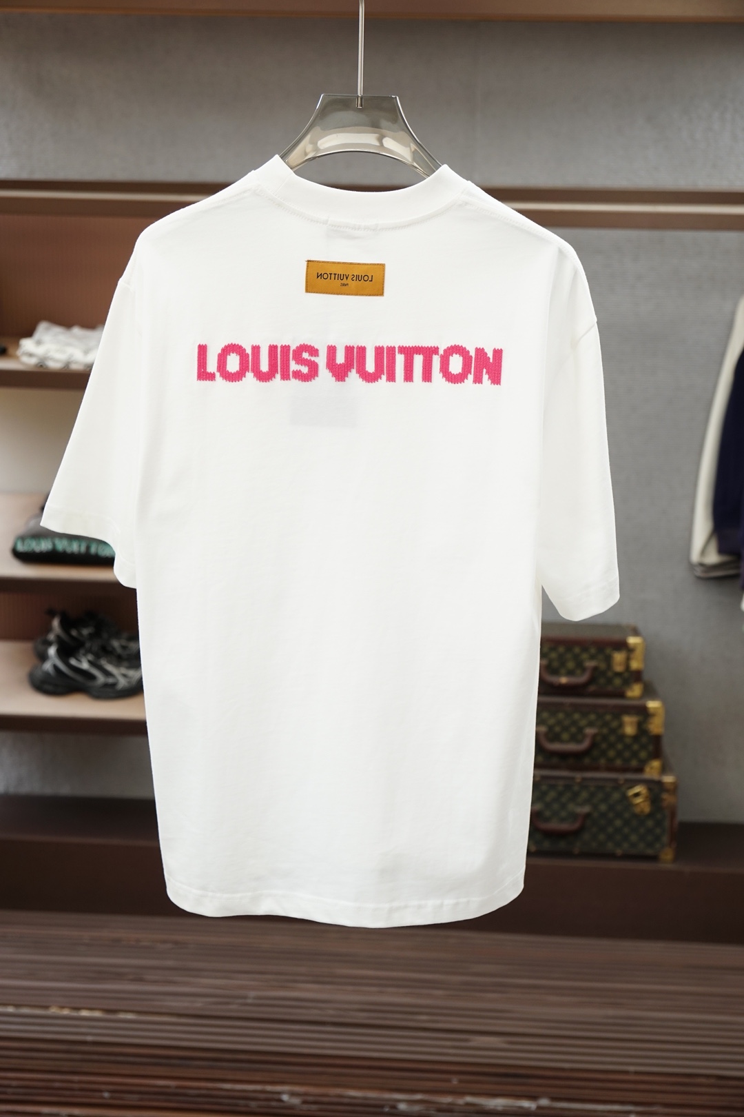 LV 路易威登，26SS春夏新品印花圆领短袖T恤，胸前缀饰字母刺绣Logo设计，🔛🍭🌻🫥经典休闲单品更显