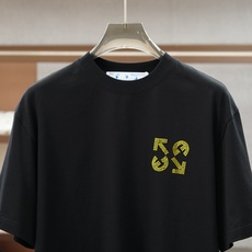 Off White/26SS春夏新品印花圆领短袖T恤,胸前缀饰字母刺绣Logo设计,🔛🍭🌻🫥经典休闲单品 Off White/26SS春夏新品印花圆领短袖T恤,胸前缀饰字母刺绣Logo设计,🔛🍭🌻🫥经典休闲单品