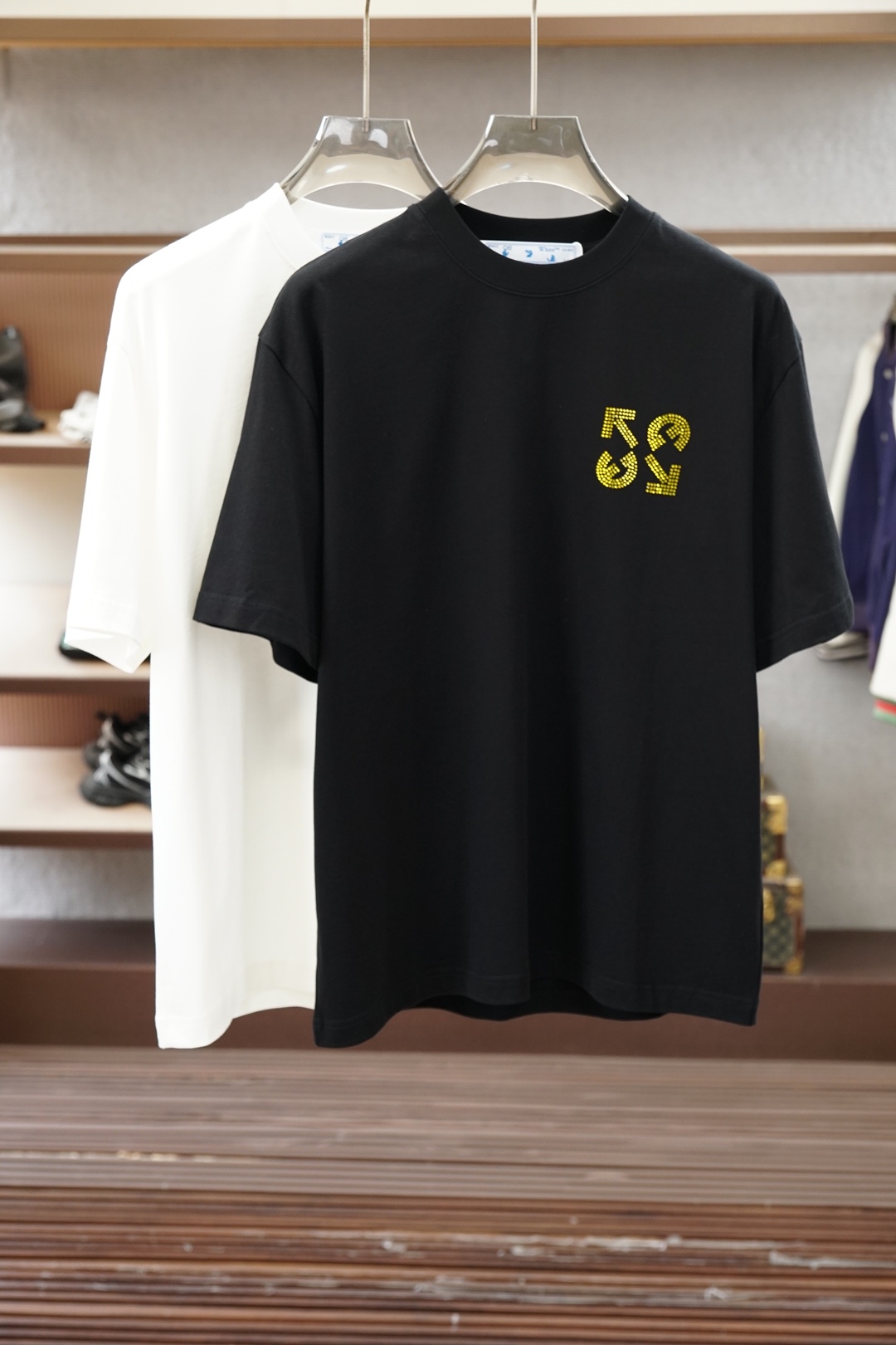 Off White/26SS春夏新品印花圆领短袖T恤，胸前缀饰字母刺绣Logo设计，🔛🍭🌻🫥经典休闲单品